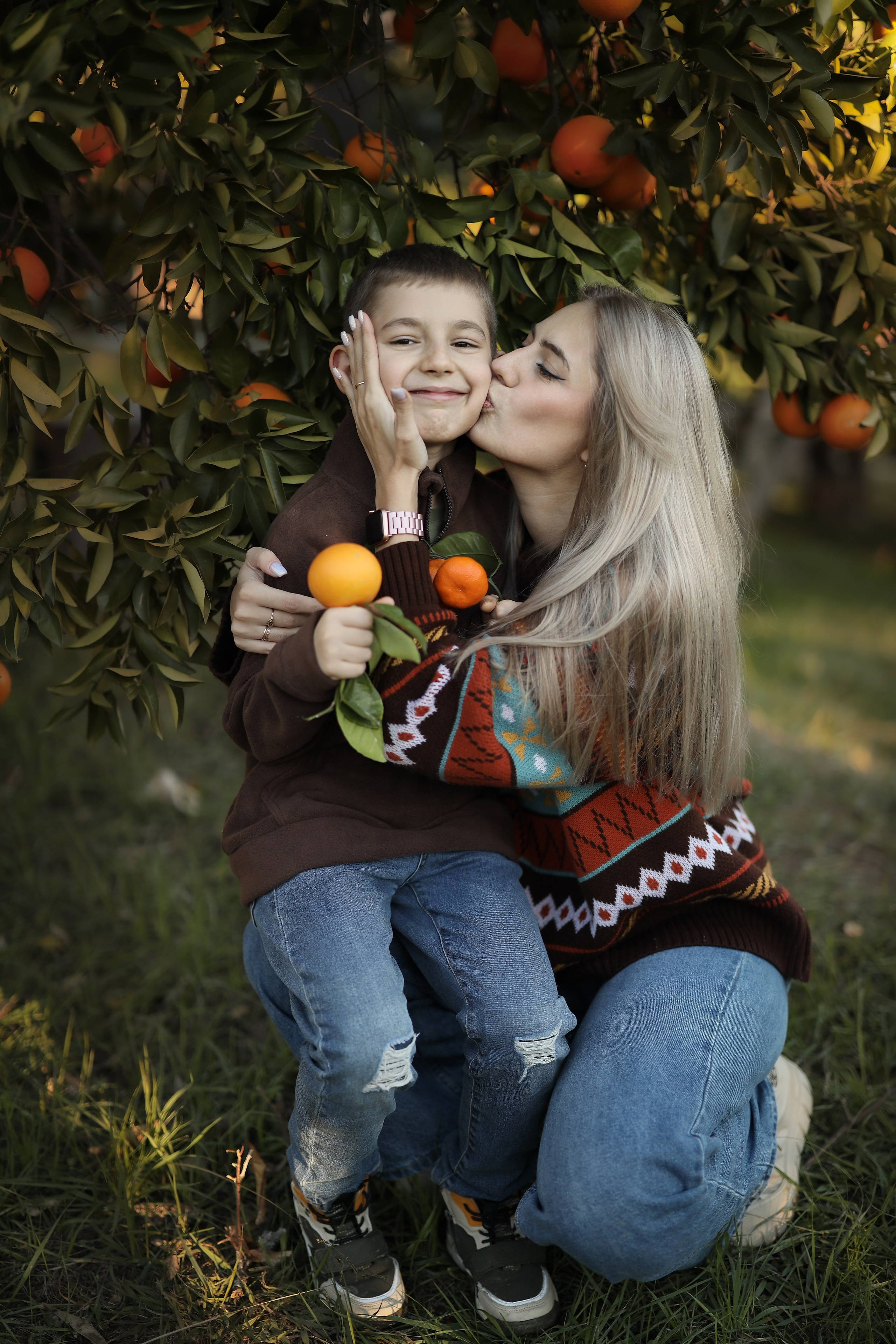 Фотосессия в мандариновом саду в Новом Афоне, Абхазия. Свадебный и семейный фотограф в Абхазии Жанна Соснина