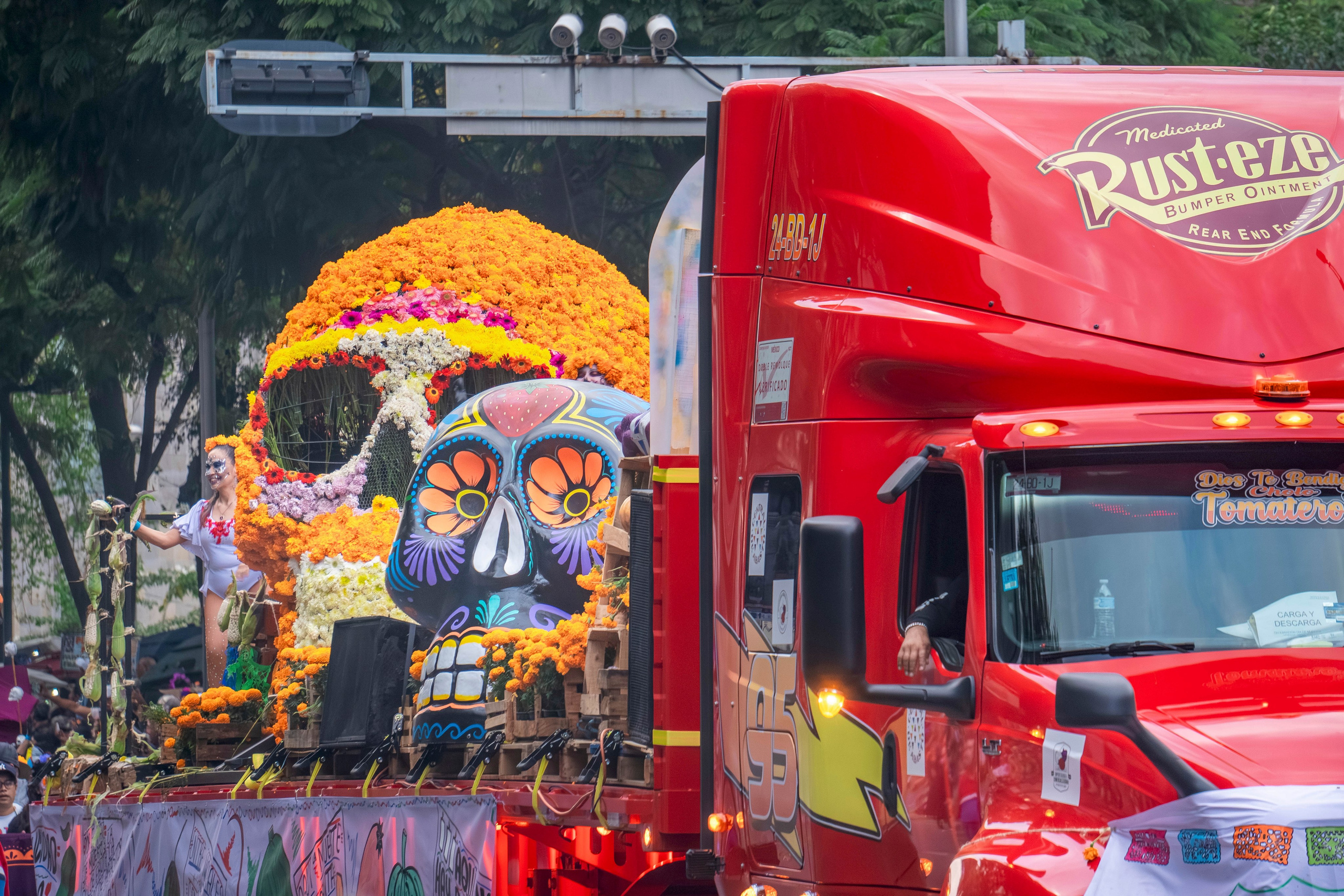 Day of the Dead. Ofrenda & Parade. CDMX Photography | Alex Klenin| Portrait & Event Photographer
