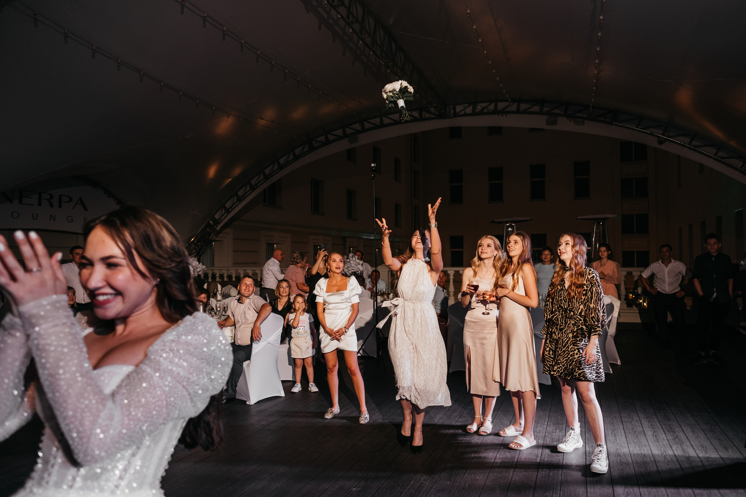 Живые фотографии свадебного дня Александра и Алёны в Ульяновске. Свадебный и семейный фотограф в Ульяновске Анастасия Мышенкова