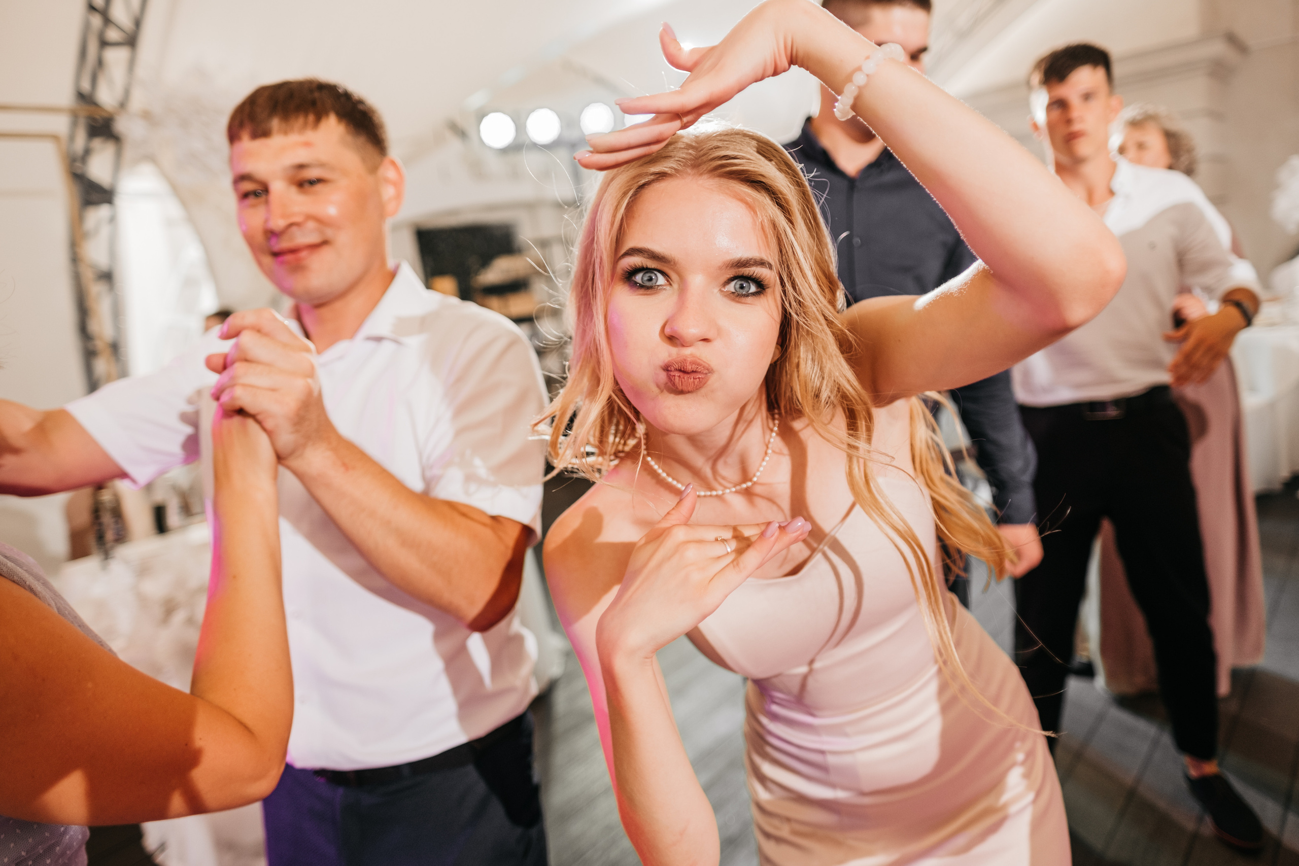 Живые фотографии свадебного дня Александра и Алёны в Ульяновске. Свадебный и семейный фотограф в Ульяновске Анастасия Мышенкова