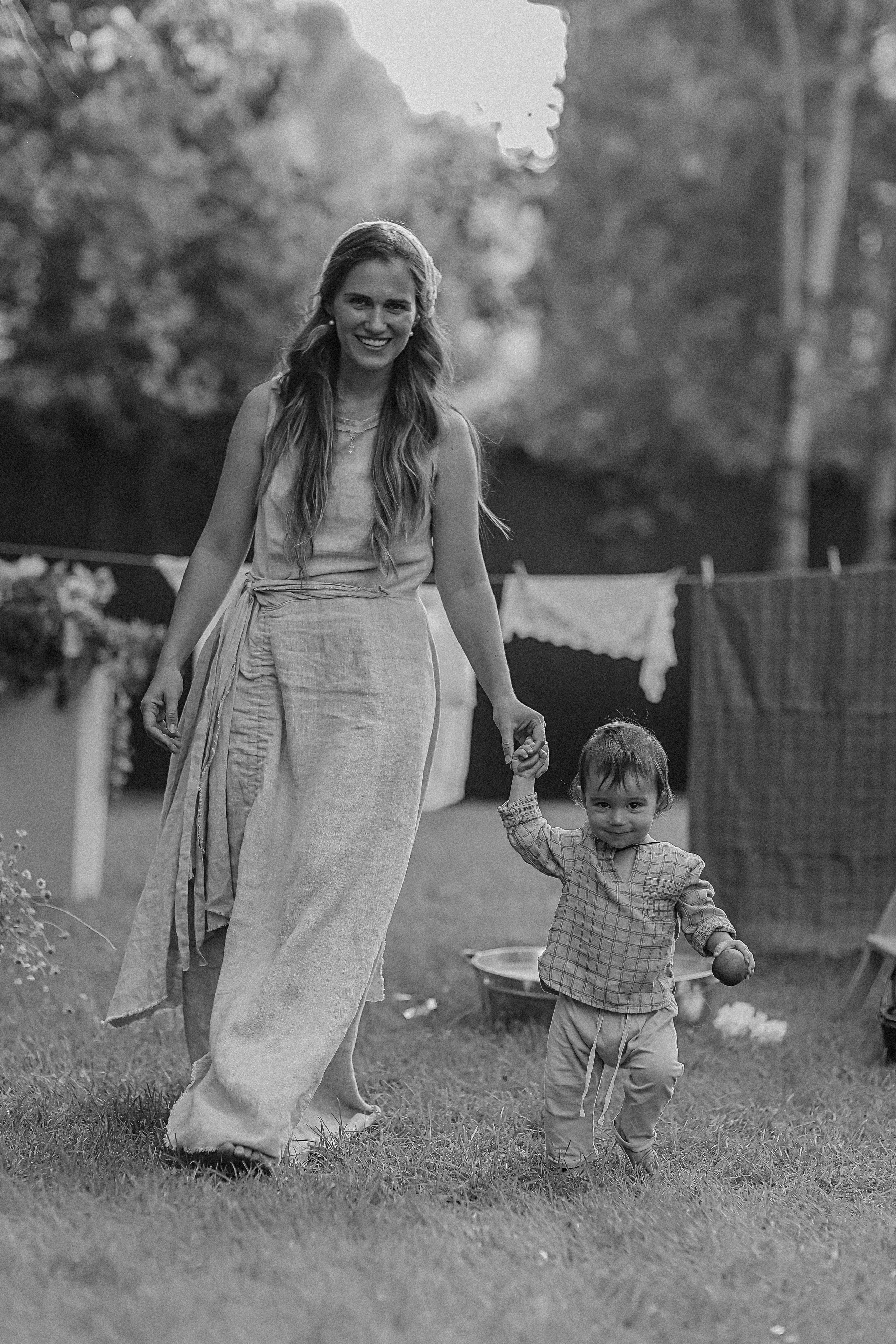 Стирка у дома. Семейный фотограф Тюмень, фотограф на роды Салмина Мария