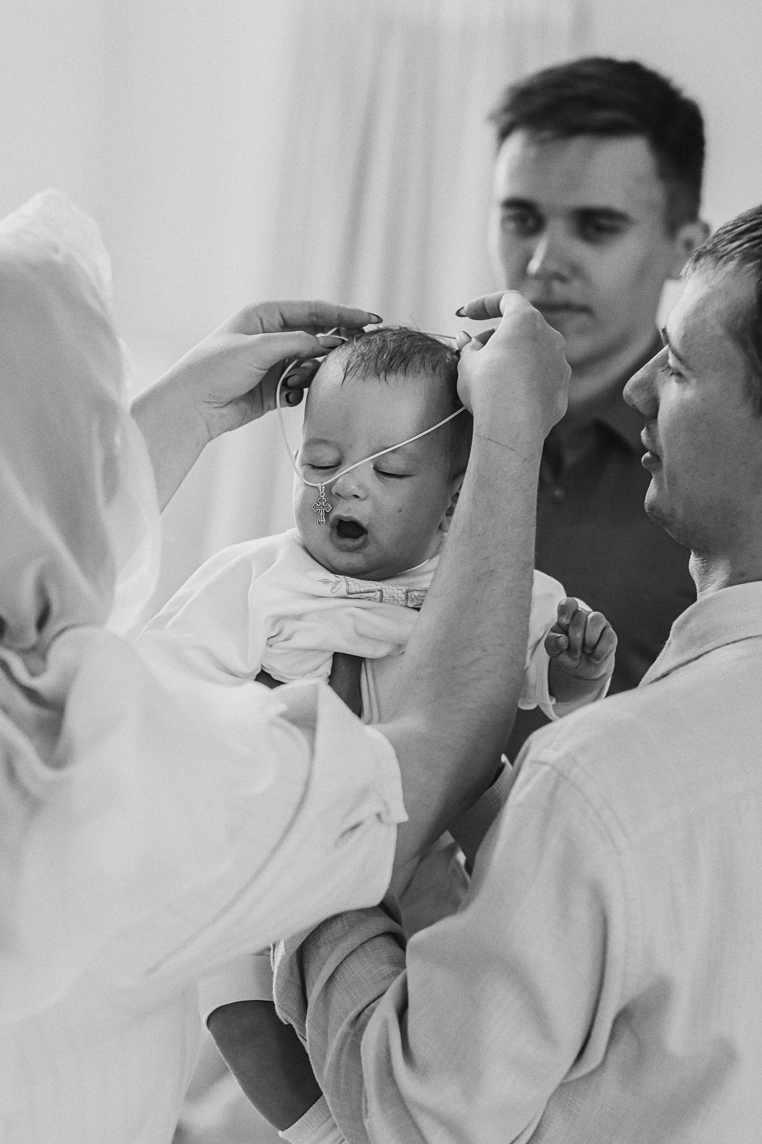 Крещение церковь около моста влюбленных. Семейный фотограф Тюмень, фотограф на роды Салмина Мария