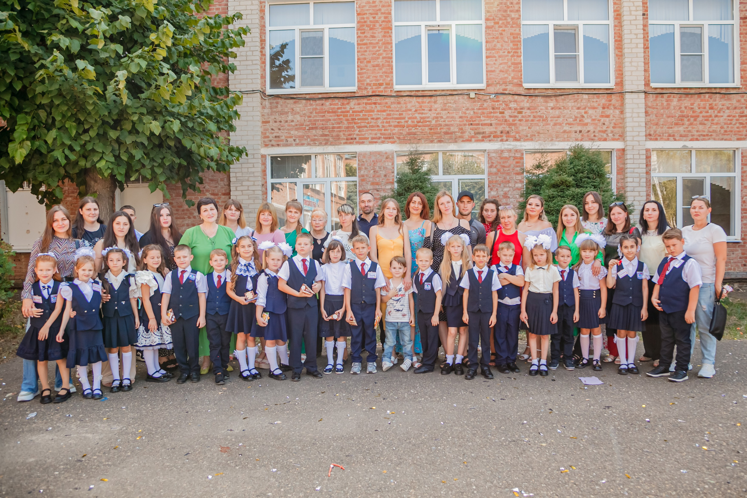 1 сентября линейка. Свадебный и семейный фотограф в Армавире