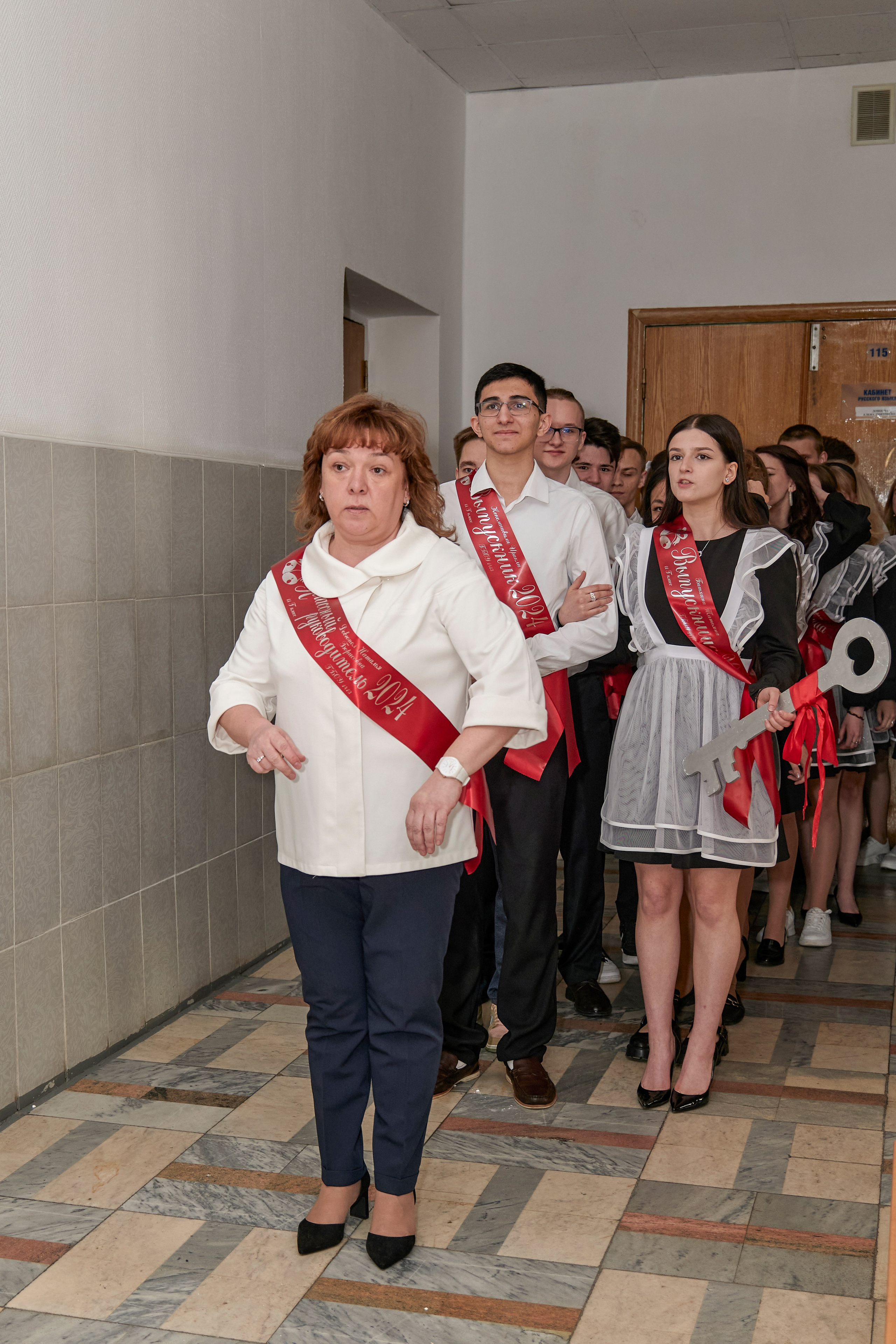 Последний звонок школа 1413. Детский и семейный фотограф г. Москва Оксана Катаджи
