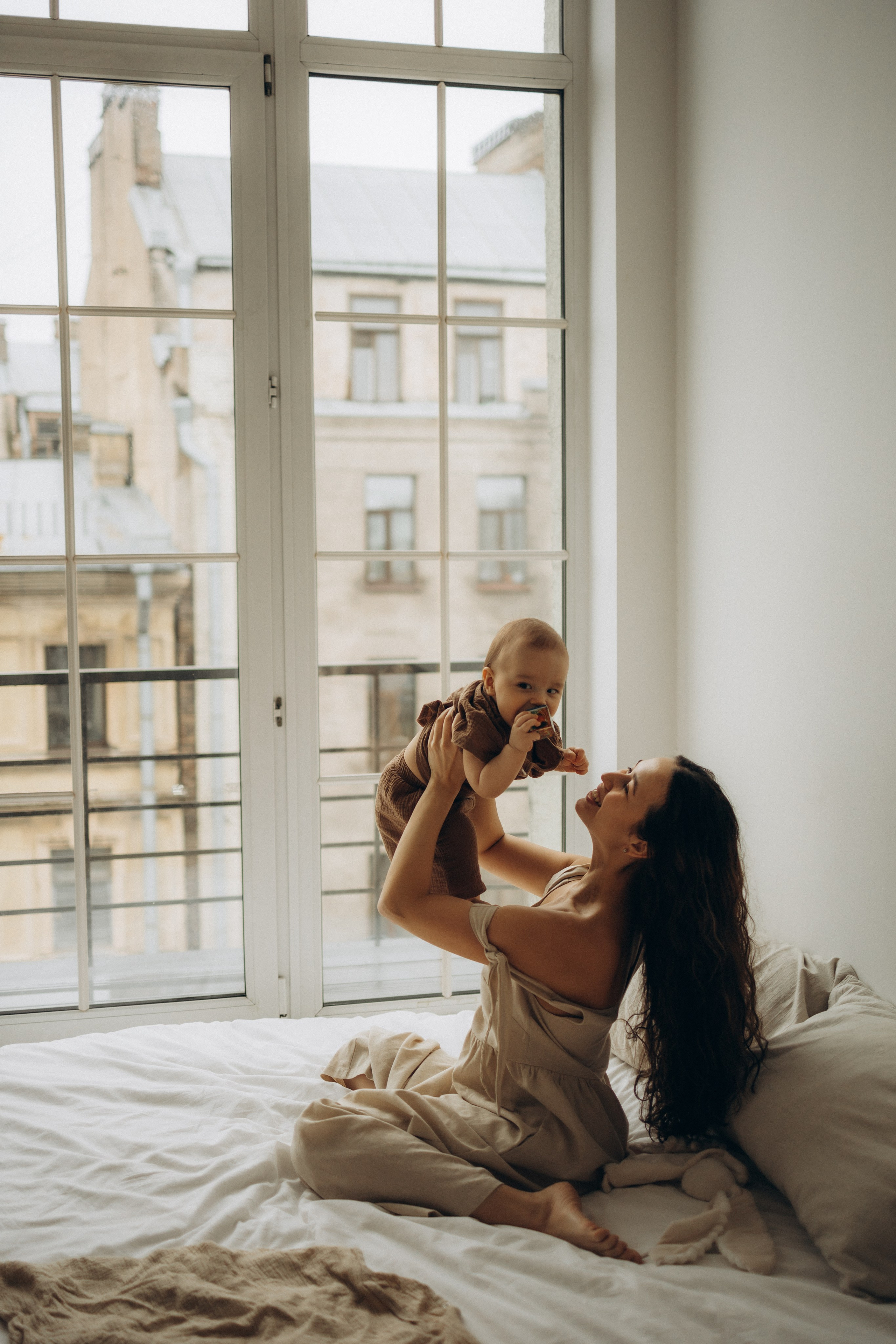 Регина и малыш Дима. Семейный, домашний, ньюборн фотограф Москва Цветкова Елизавета