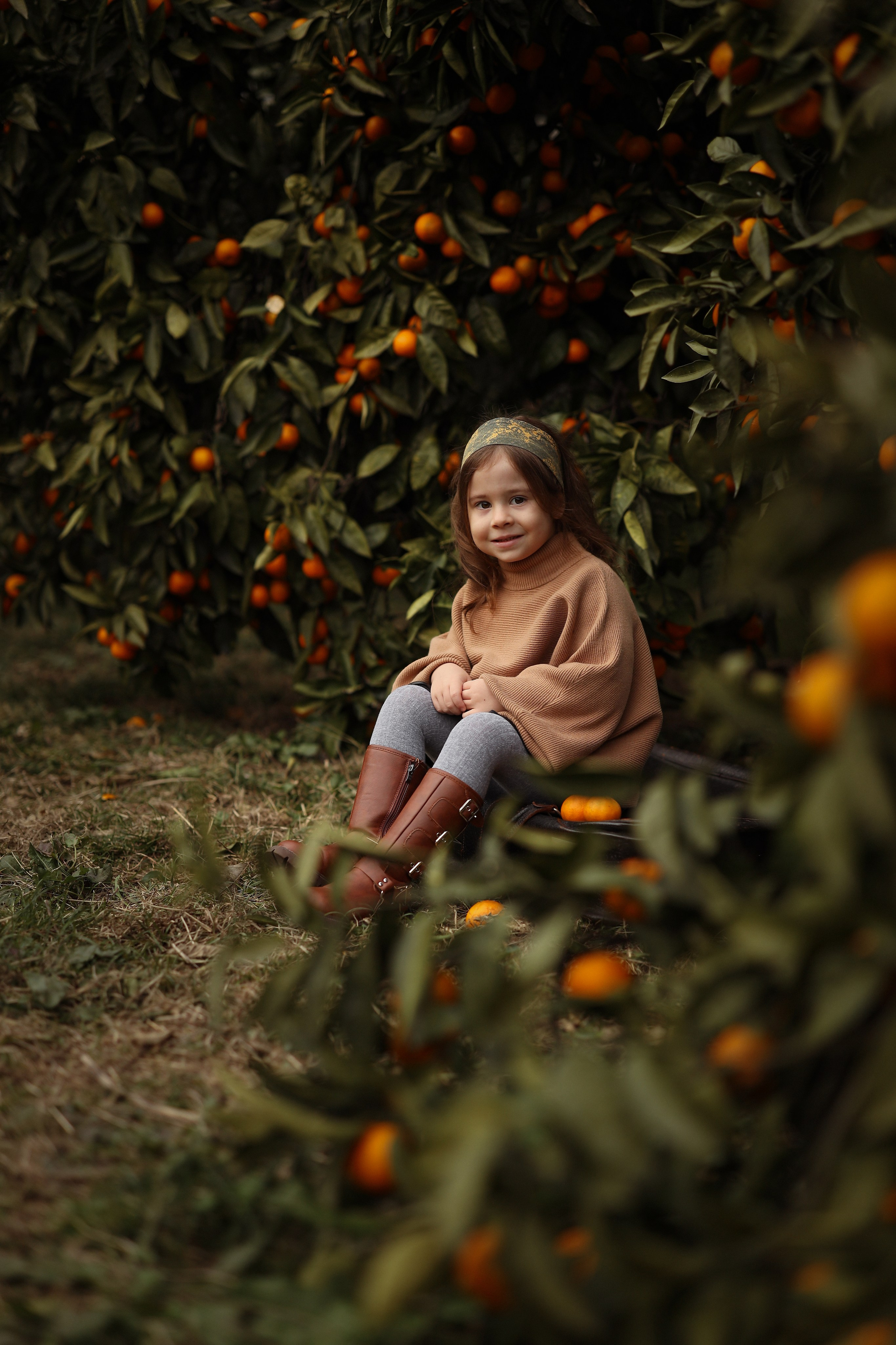 Семейная фотосессия в саду мандаринов. Свадебный и семейный фотограф в Абхазии Жанна Соснина