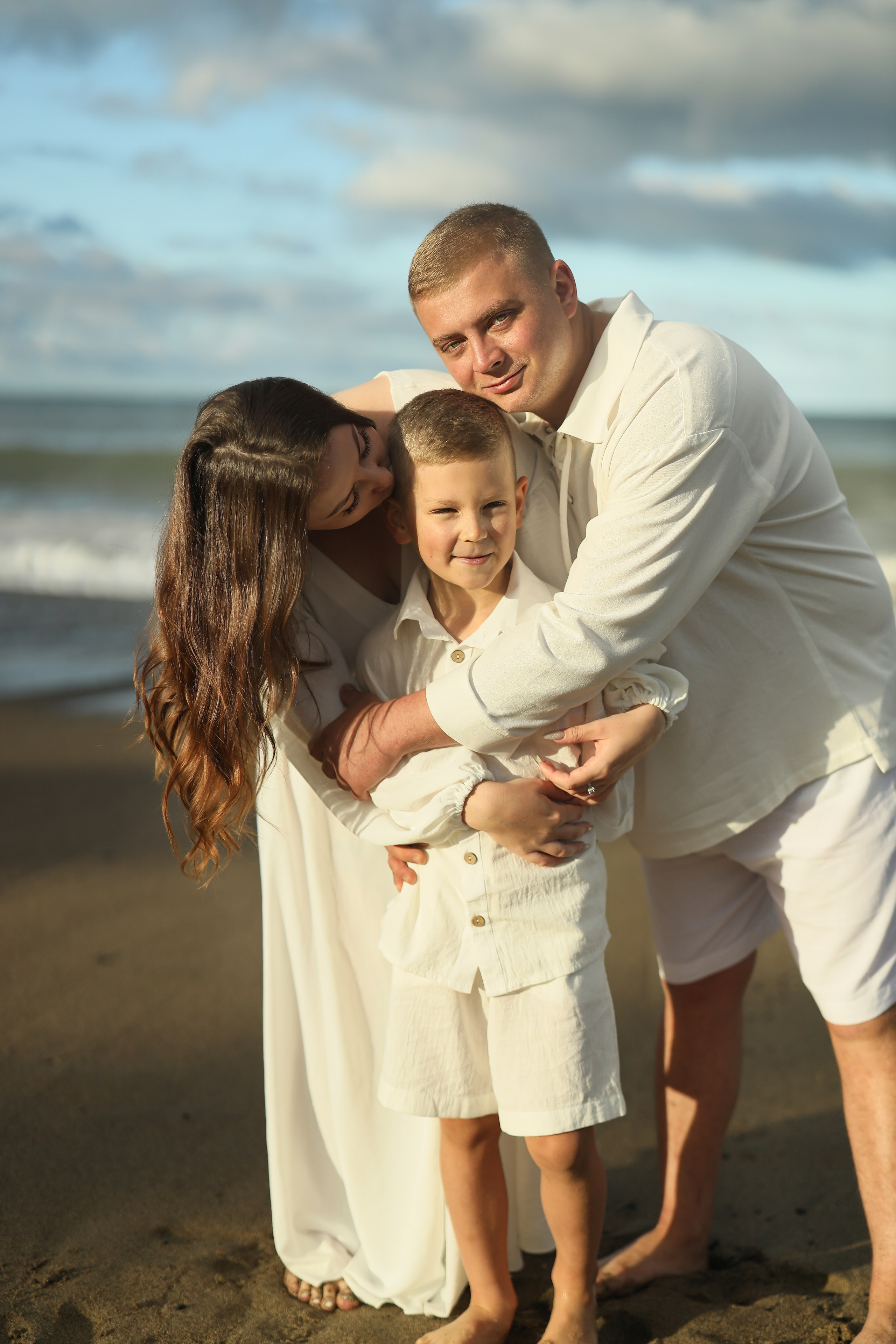 Семейная фотосессия на пляже в Сухуме. Свадебный и семейный фотограф в Абхазии Жанна Соснина