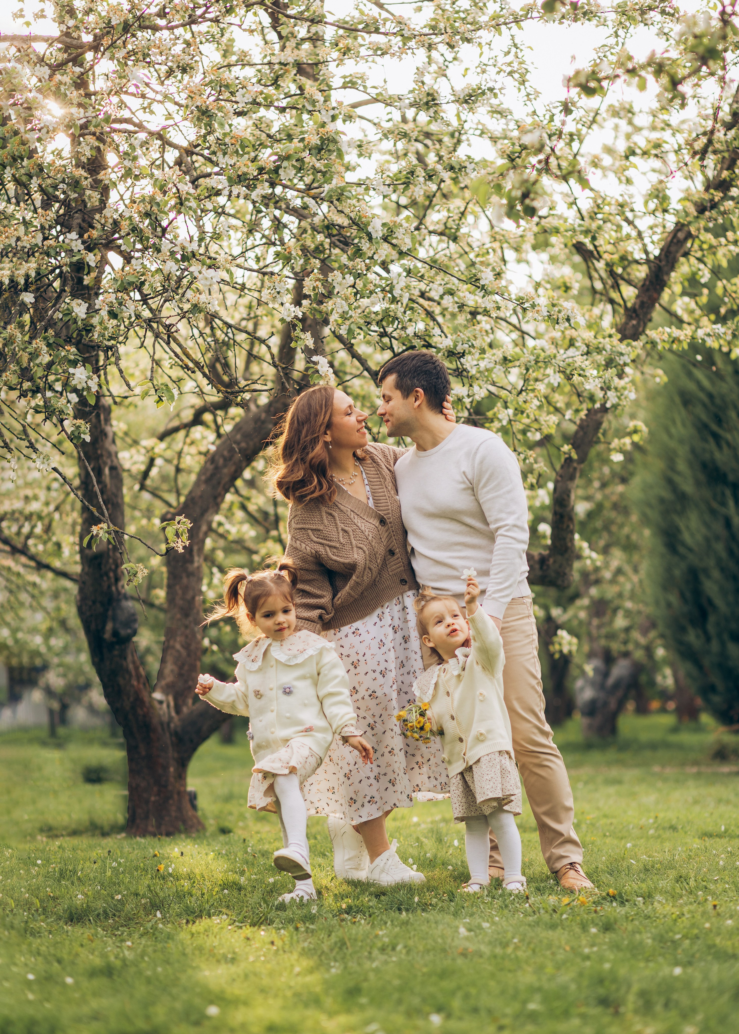 Надежда, Руслан, Ксюша и Настя. Семейный фотограф В Москве Александра Дейкун
