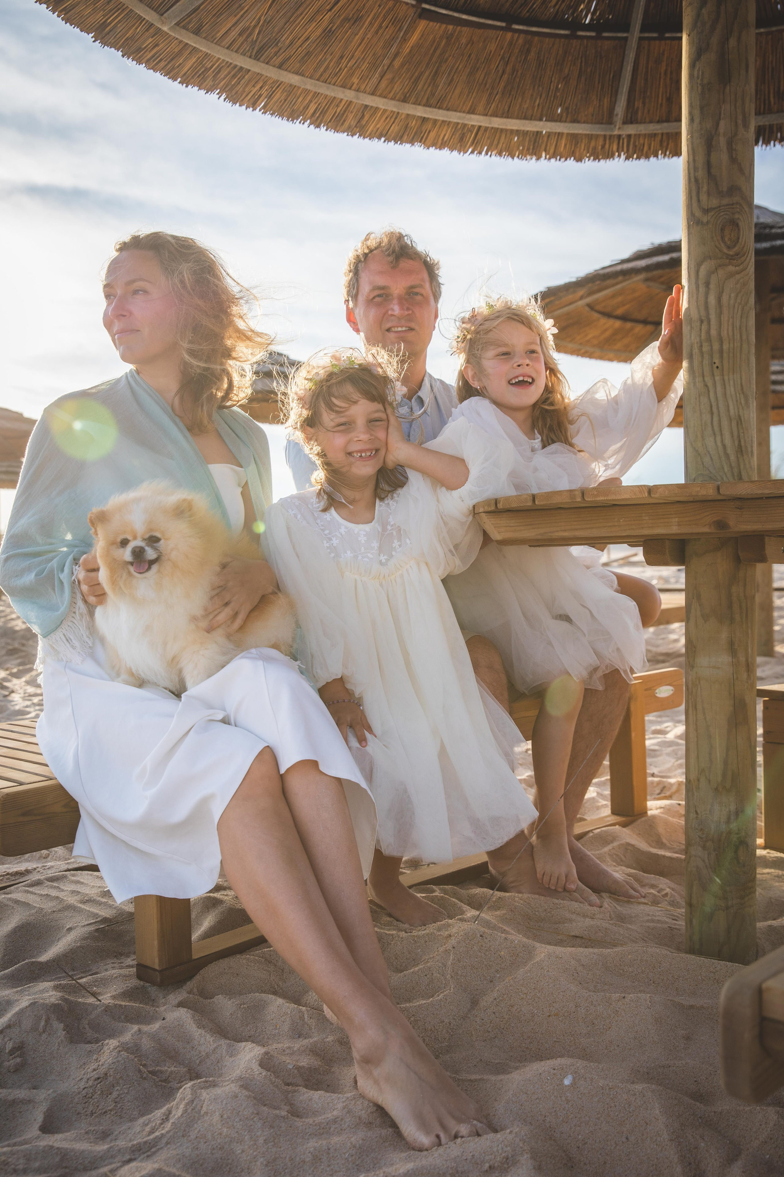 Family on the ocean. Professional Photographer in Portugal. Oksana Lomnova