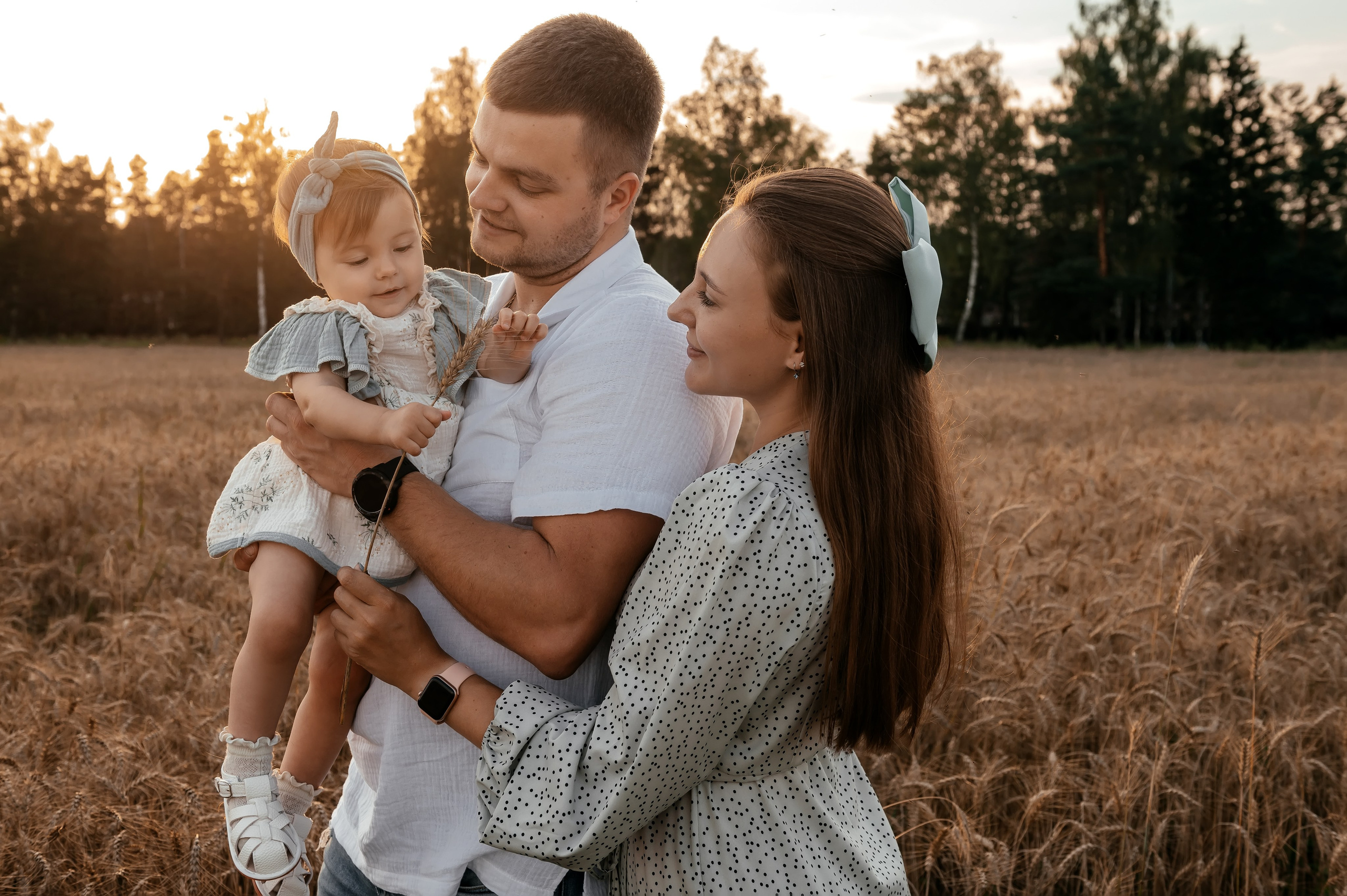Оля, пшеничное поле в Протасово. Свадебный и семейный фотограф Виктория Носачёва. Щелково, Москва и МО