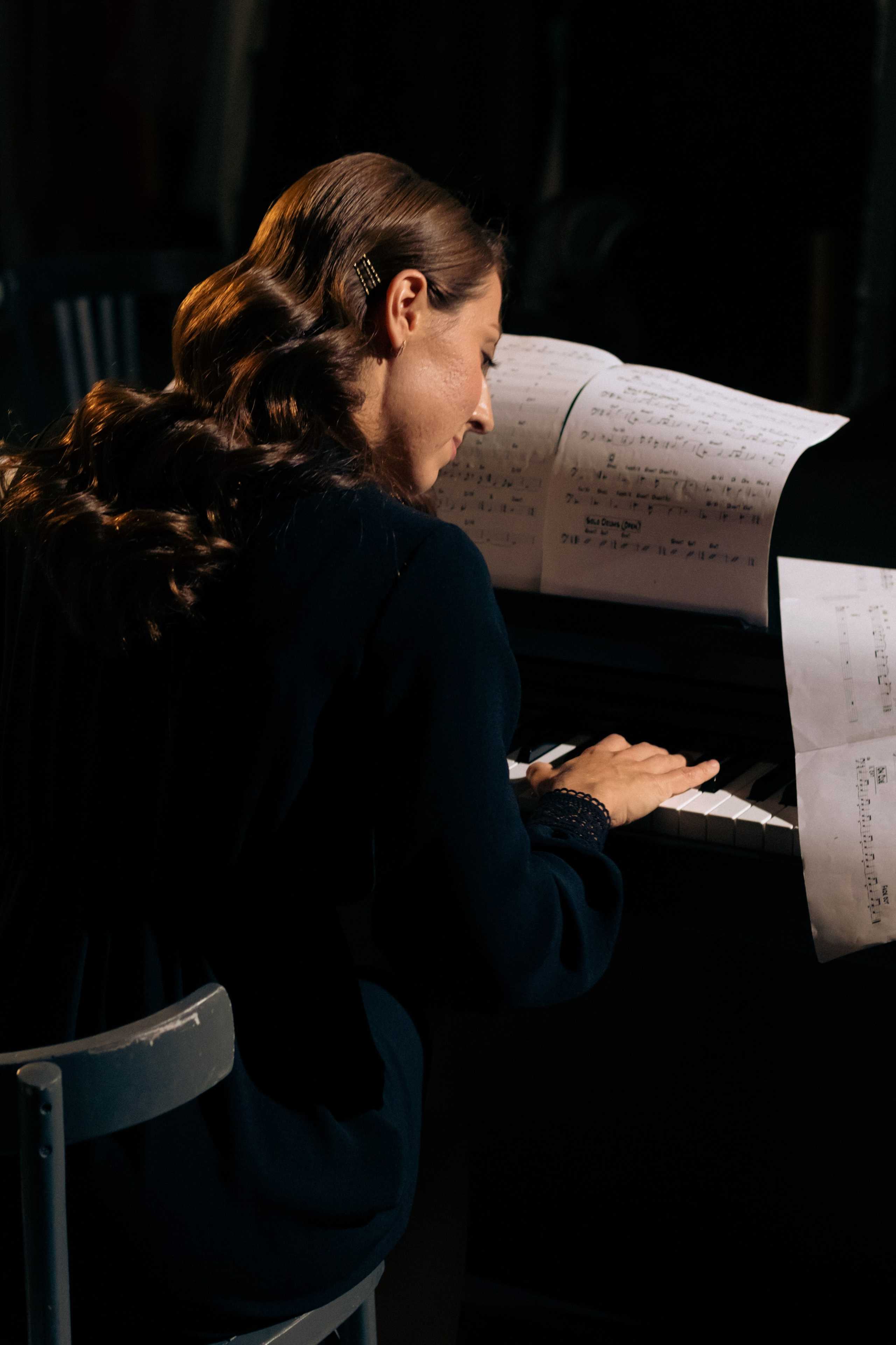 Композитор Юлия Перминова. Фотосъемка. Фотограф в Тюмени Даша Михнова. Портреты, фотопроекты, фотодни