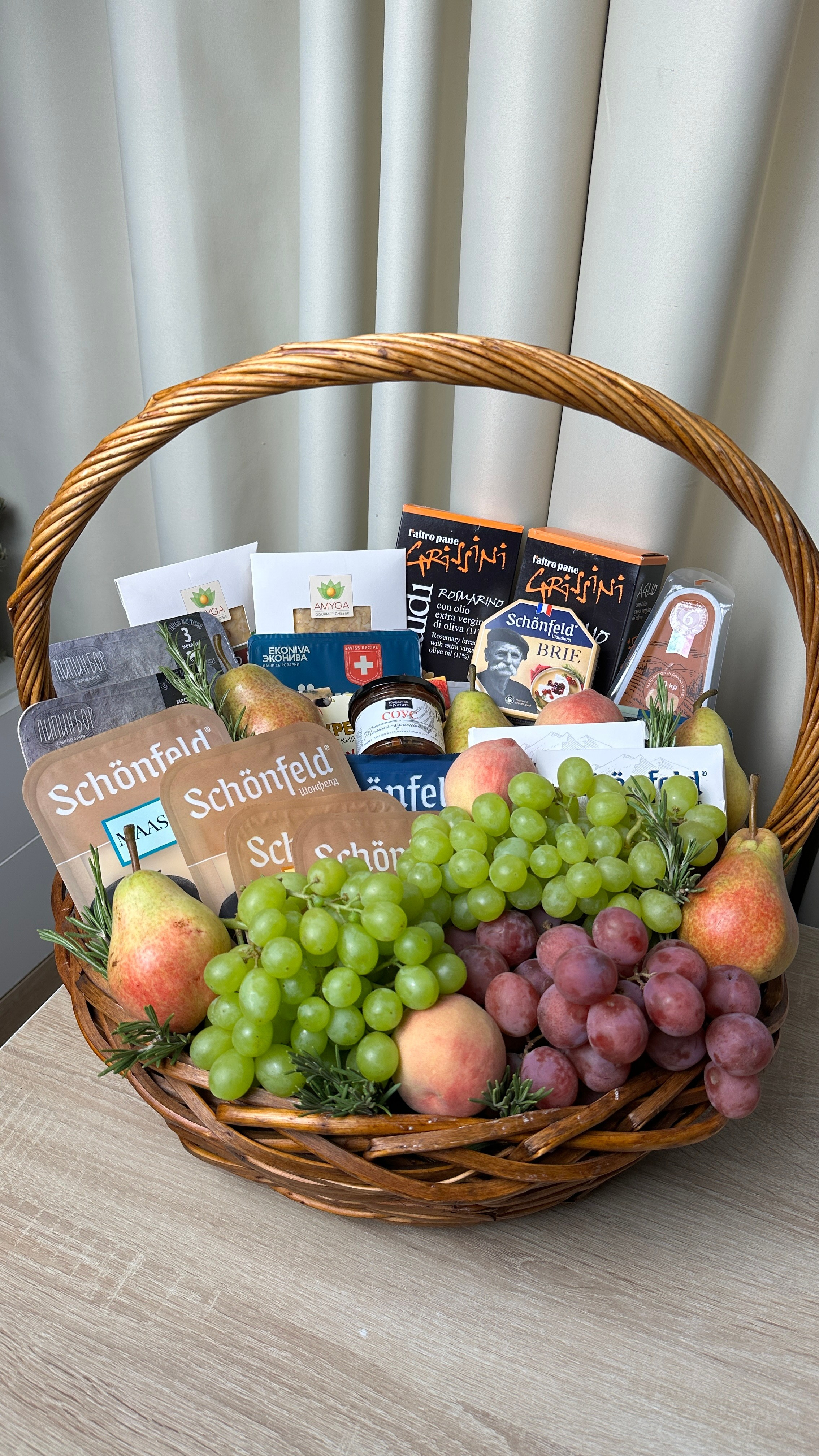 Корзины. Выездной кейтеринг, съедобные букеты, торты и сладости на заказ