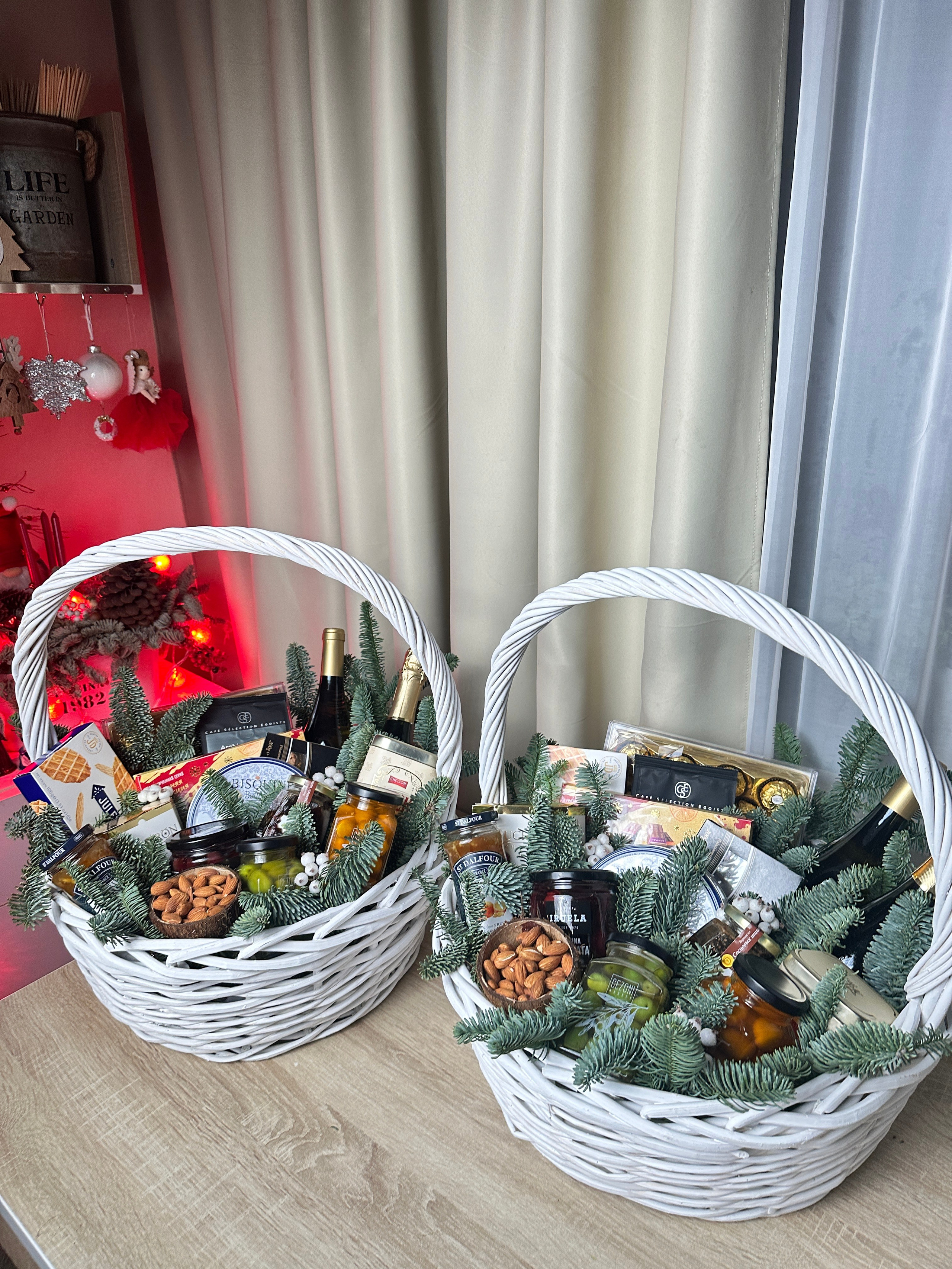 Корзины. Выездной кейтеринг, съедобные букеты, торты и сладости на заказ