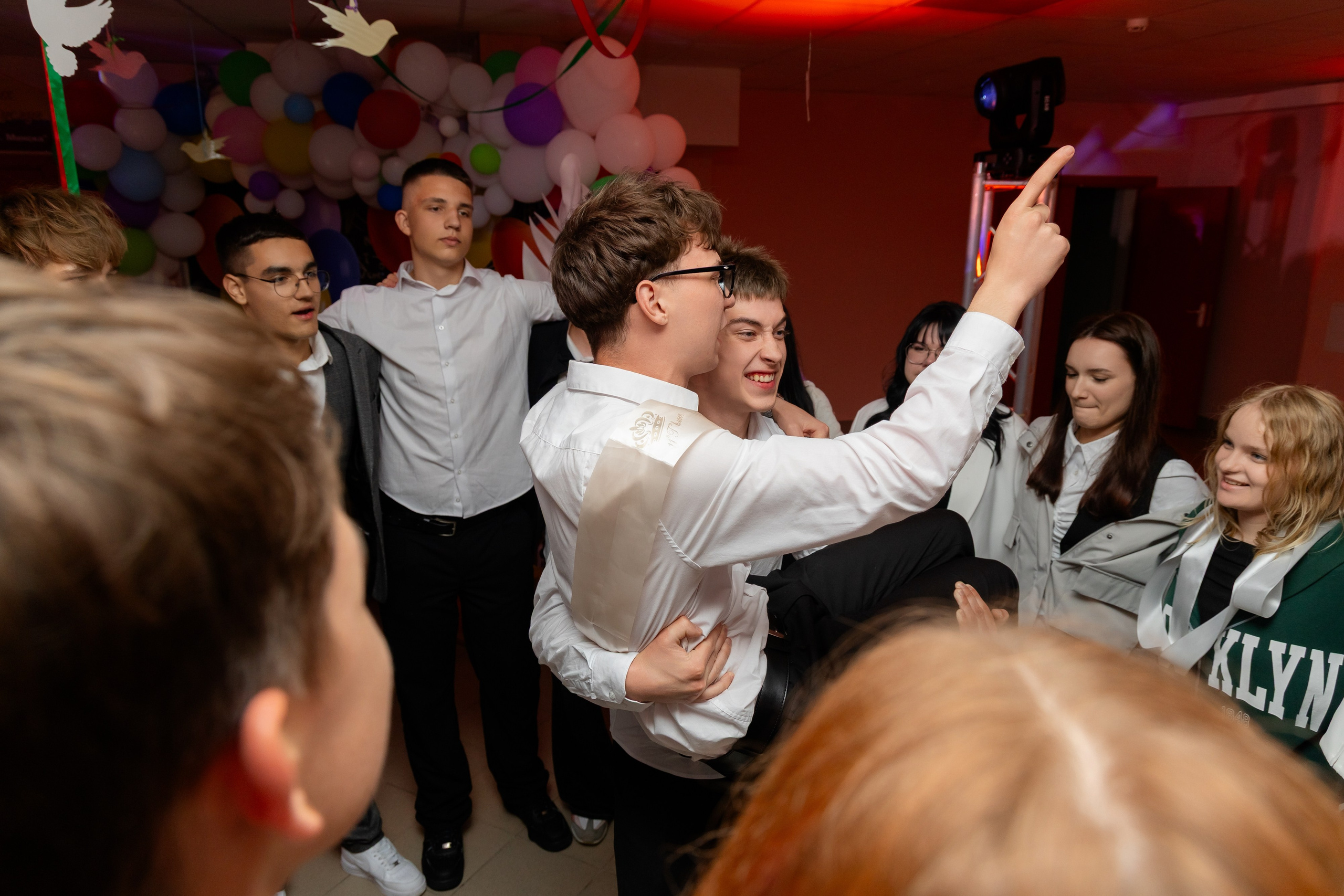 Школьный выпускной 2025 год в Минске, Беларуси. Свадебный фотограф в Минске/Беларуси Сергей Спиридонов