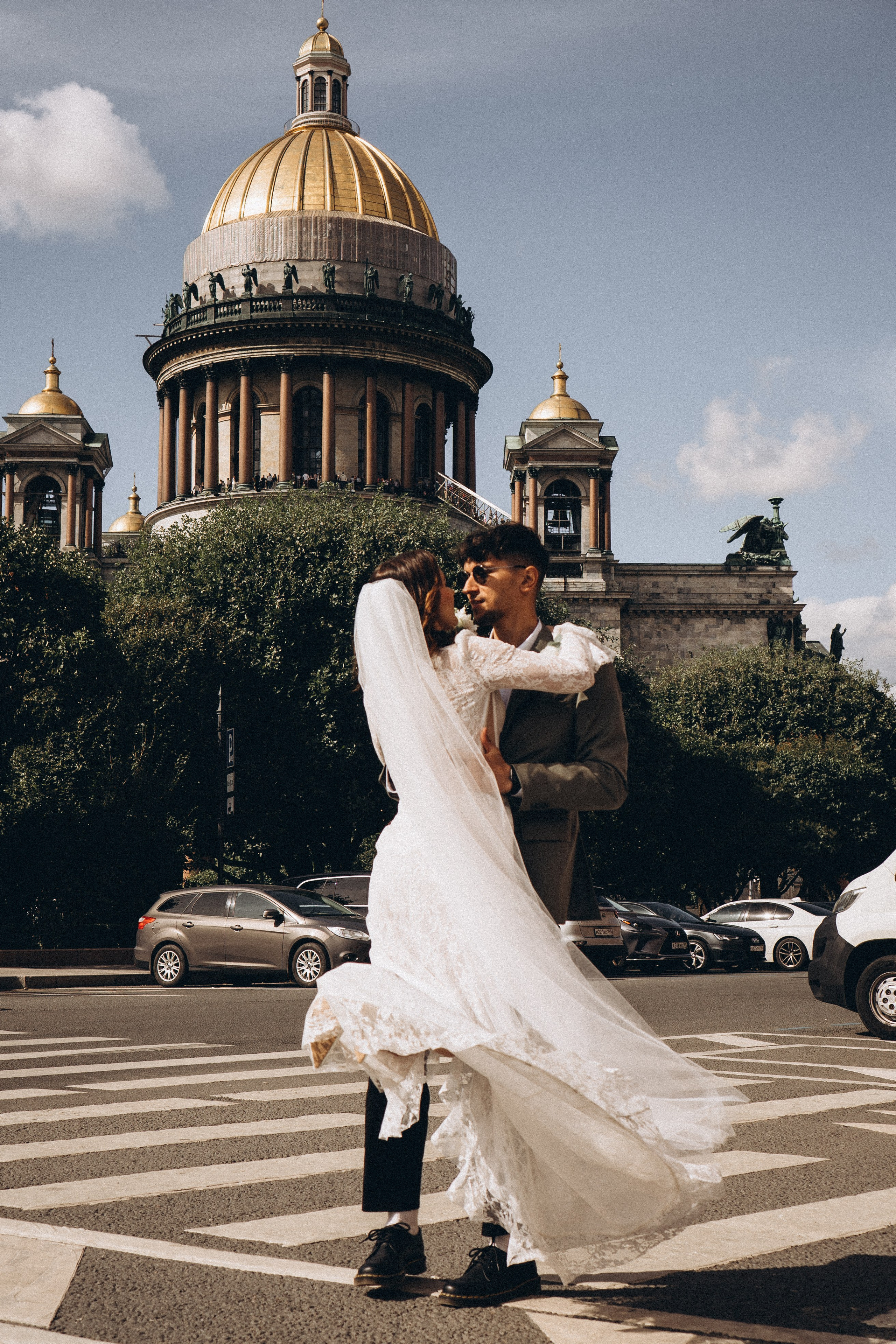 СВАДЕБНАЯ ПРОГУЛКА ВОЗЕ ИСАИКЕВСКОГО СОБОРА АСТОРИИ И ЗАКОНОДАЛЕТНОГО СОБРАНИЯ. Профессиональный фотограф, Санкт-Петербург — Виктория Богомолова