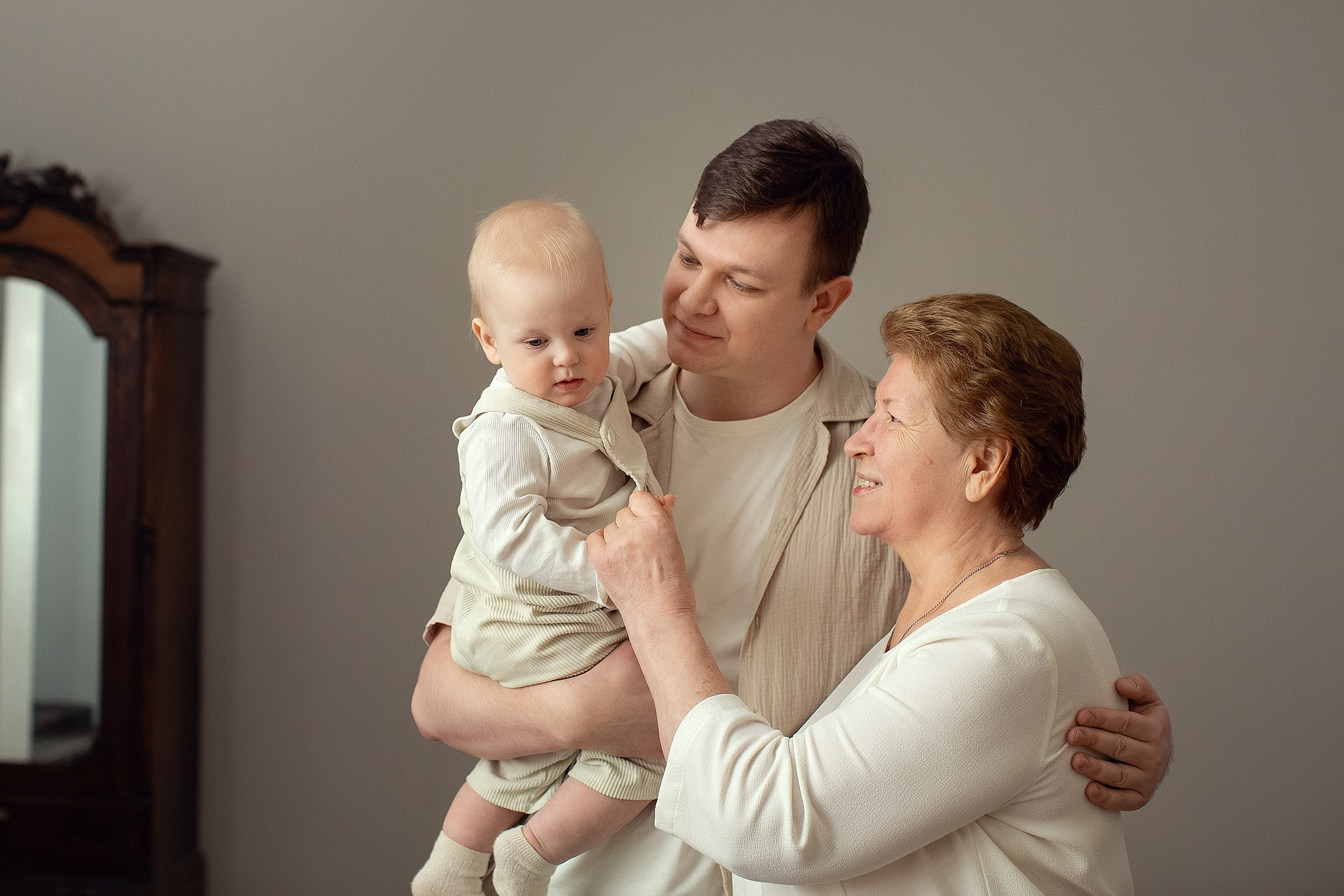 Фотосессия поколений в студии. Tatyana Nadezhdina Family photographer