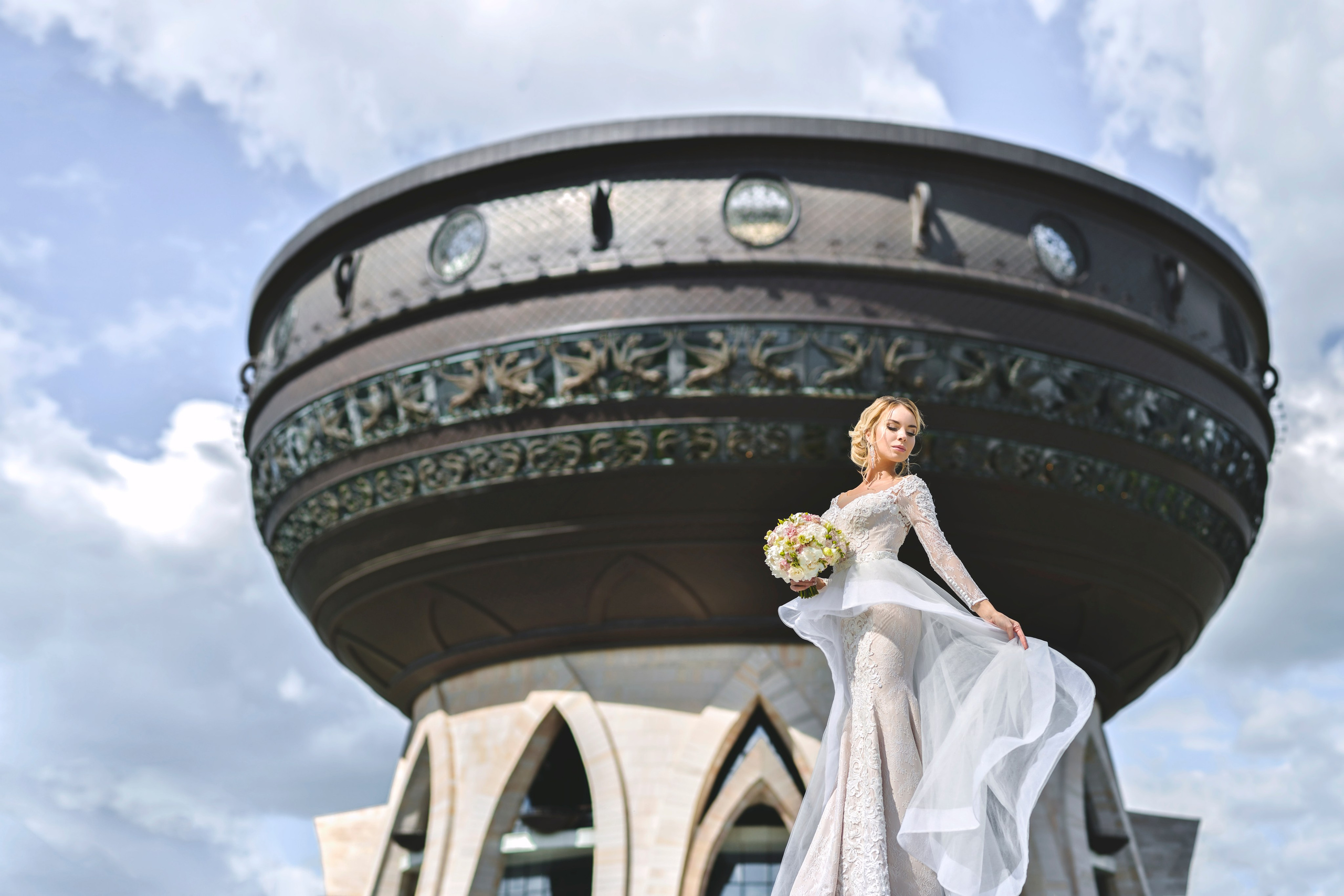 Свадебная Фотосессия в г. казани | Фотограф на Свадьбу в г. Казани Фотограф Садег Азарми тел. +79172288430 ✔ Сборы невесты и жениха✔ Утро невесты (детали, эмоции, подготовка)✔ Репортажная съёмка ЗАГСа и выездной регистрации✔ Свадебная прогулка✔ Фотосъёмка банкета и вечеринки✔ Креативные и тематические свадьбы✔ Свадьба на природе (лайфстайл)✔ Девичники и мальчишники