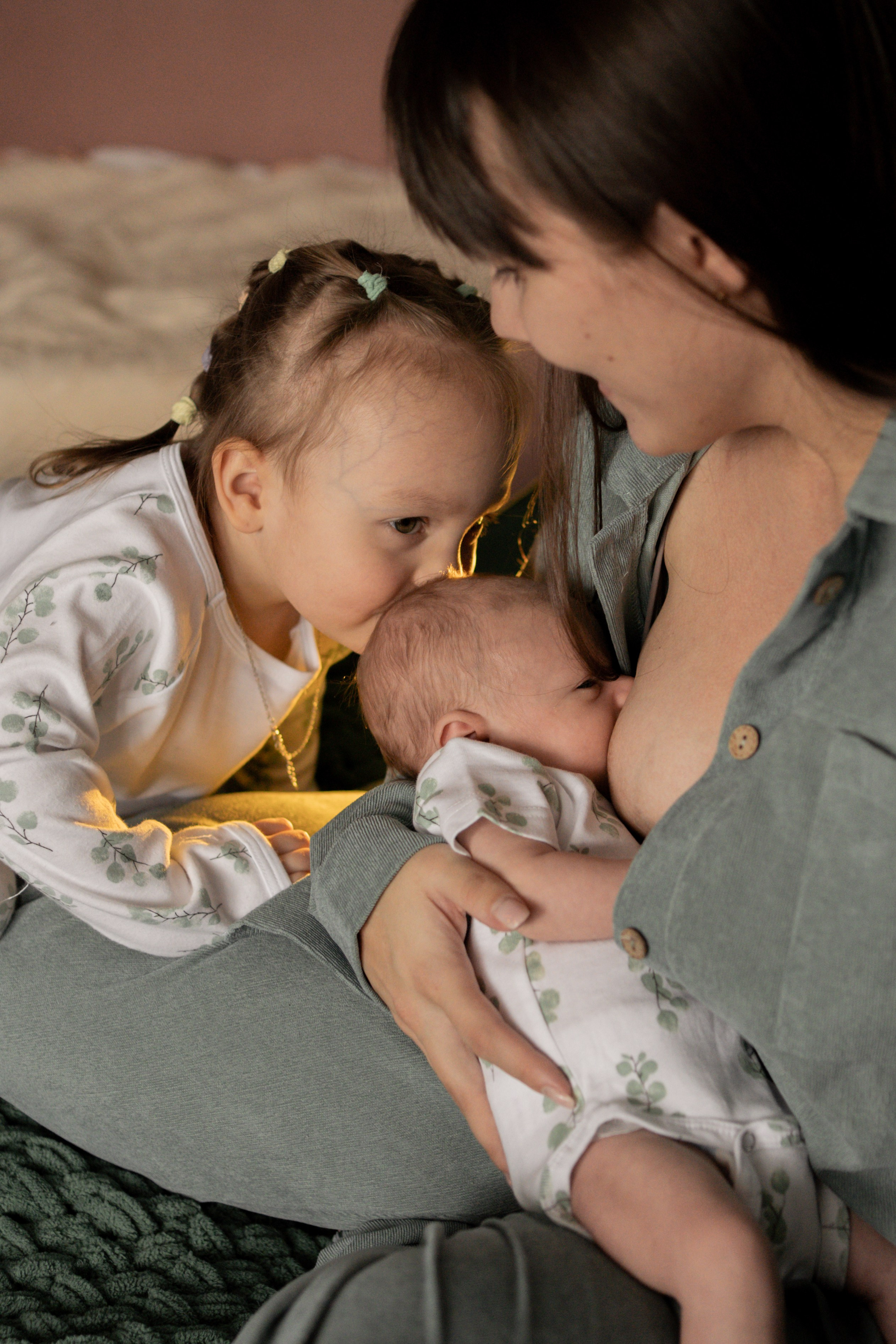 Оля, Коля, Аня, Рита. Фотограф грудного вскармливания в Москве Екатерина