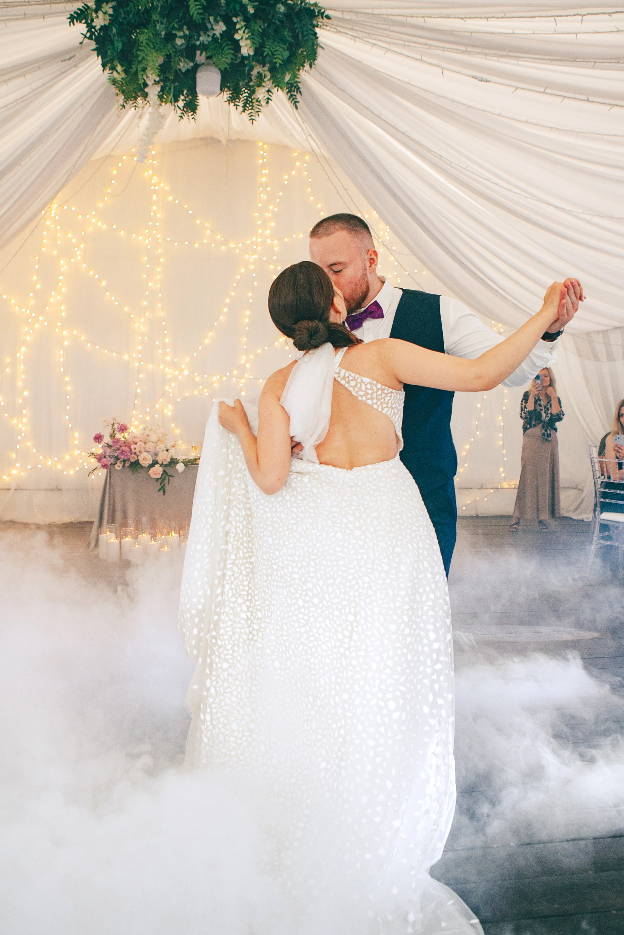 Свадебная фотосессия в отеле hartwell hotel и на патриарших прудах. Фотограф Ольга Ефремова