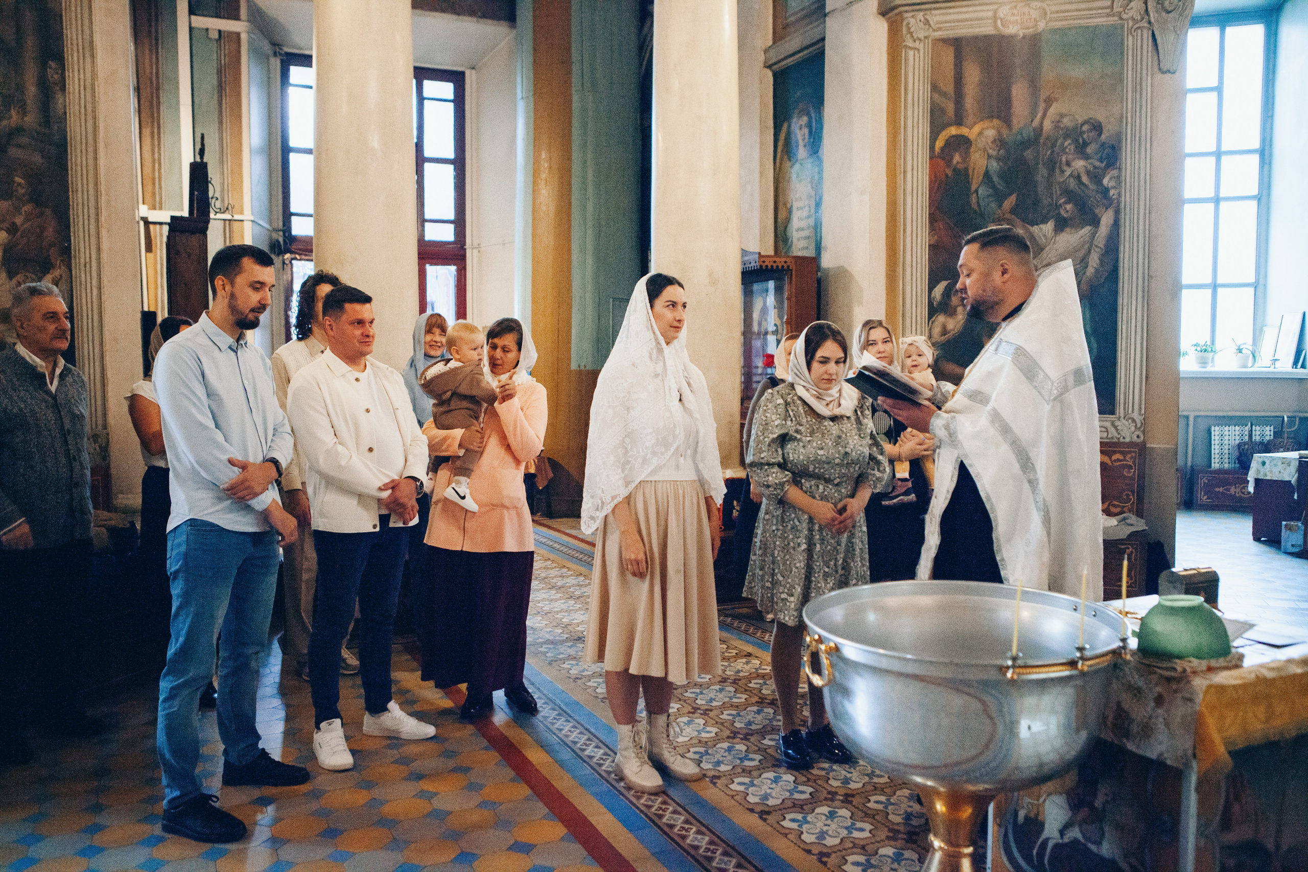 Крещение ребенка в церкви. Фотограф Ольга Ефремова