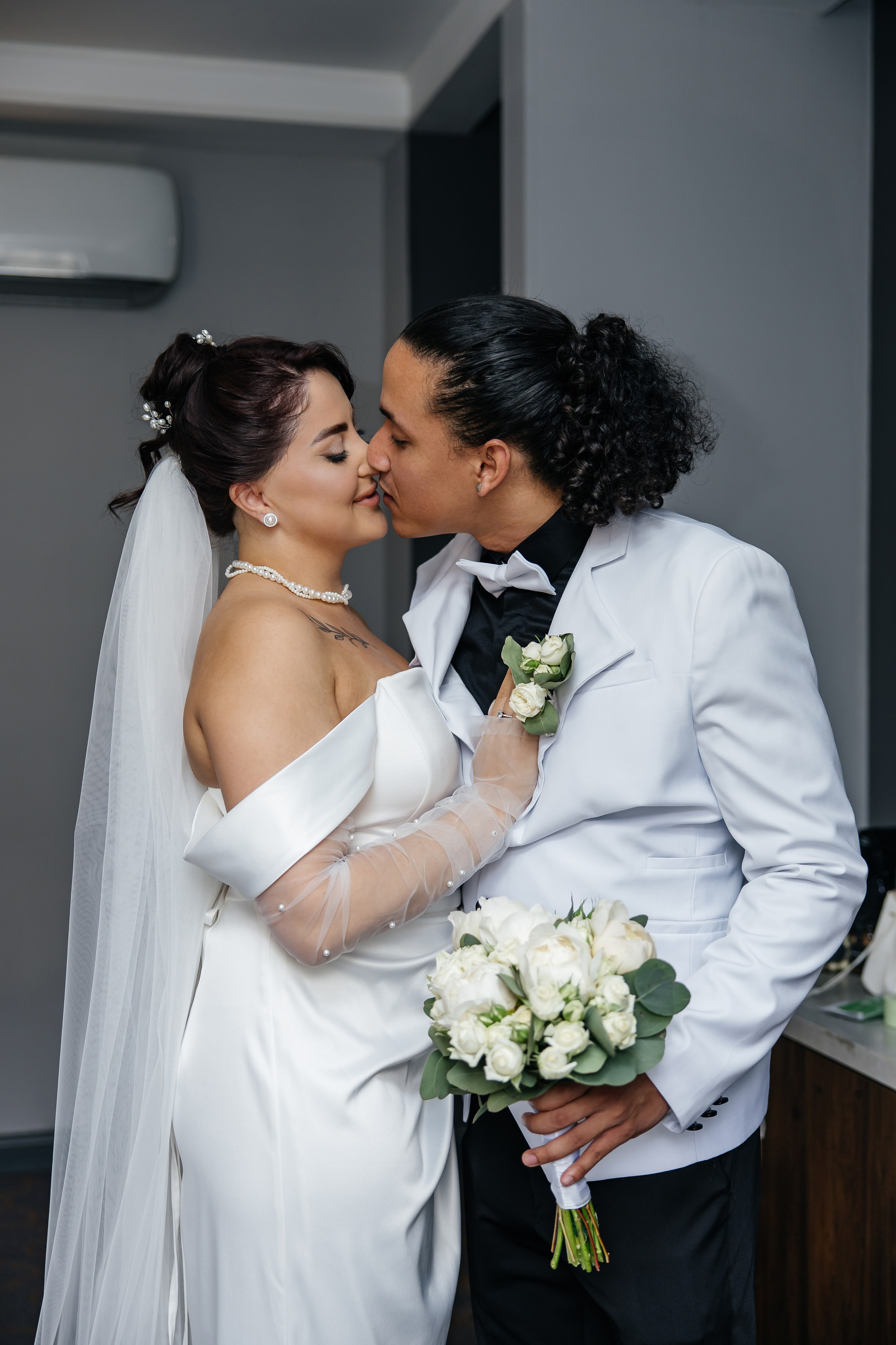 Сборы, прогулка, роспись. Фотограф, видеограф на свадьбу в Москве Никита Назаров