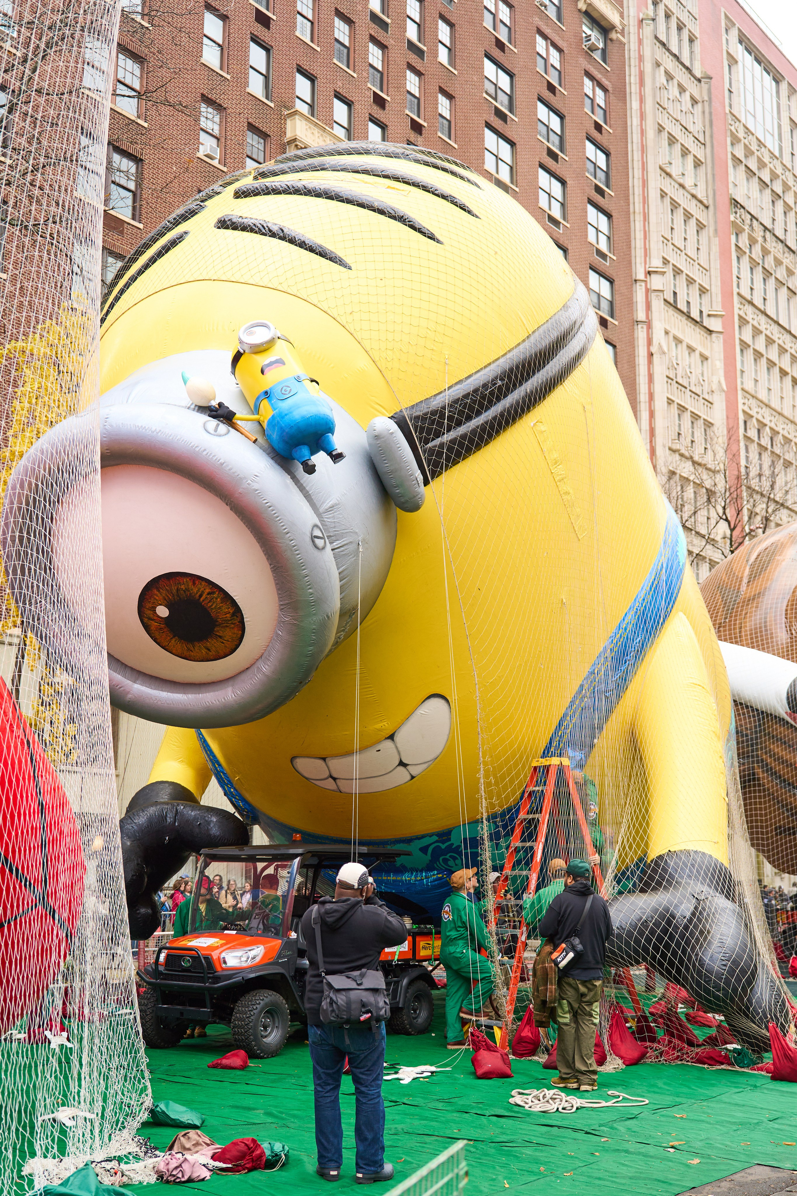 Thanksgiving Eve Balloon Inflating. Fall 2025 – New York.