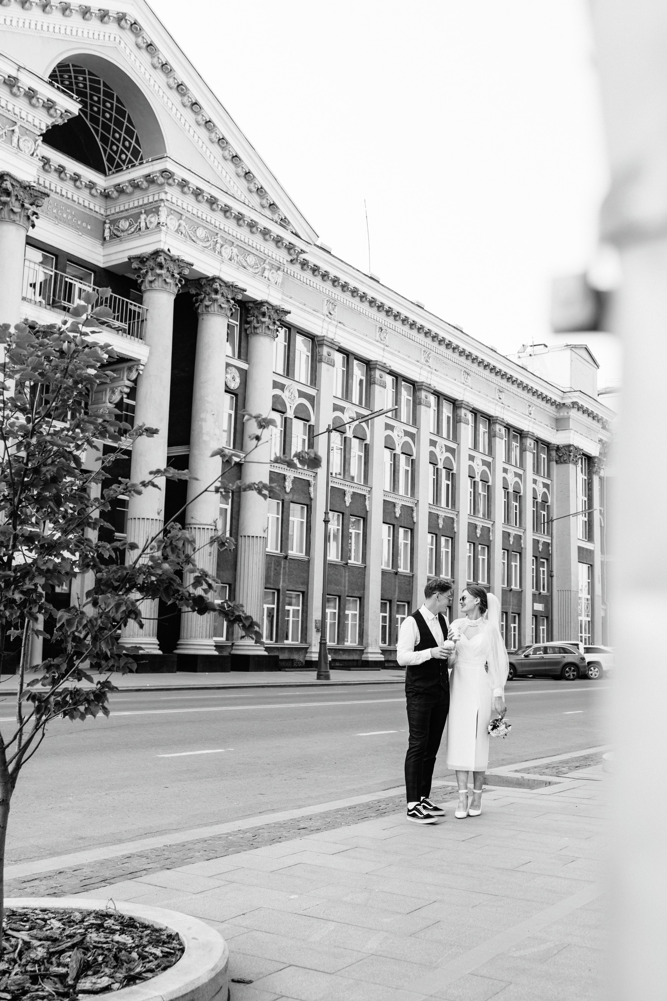 Владислав и Юлия Вечерняя прогулка по городу. Свадебный Фотограф в Иркутске Екатерина Елисеева