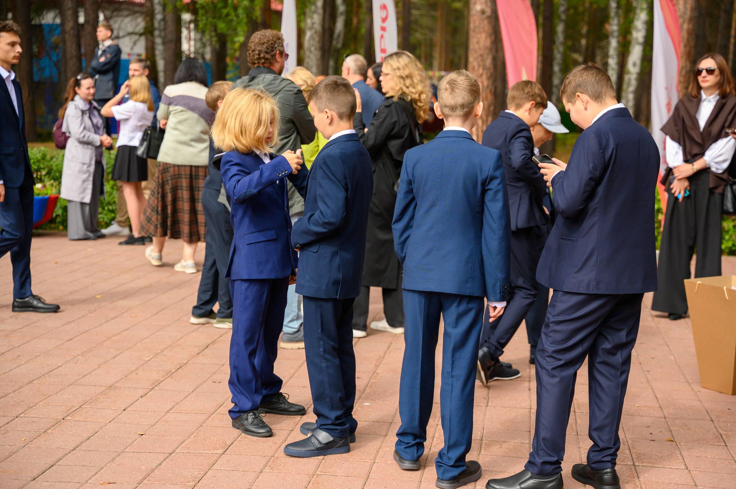 1 сентября линейка ФМШ. Фотограф новорожденных, семейный детский в Тюмени Татьяна Морозова