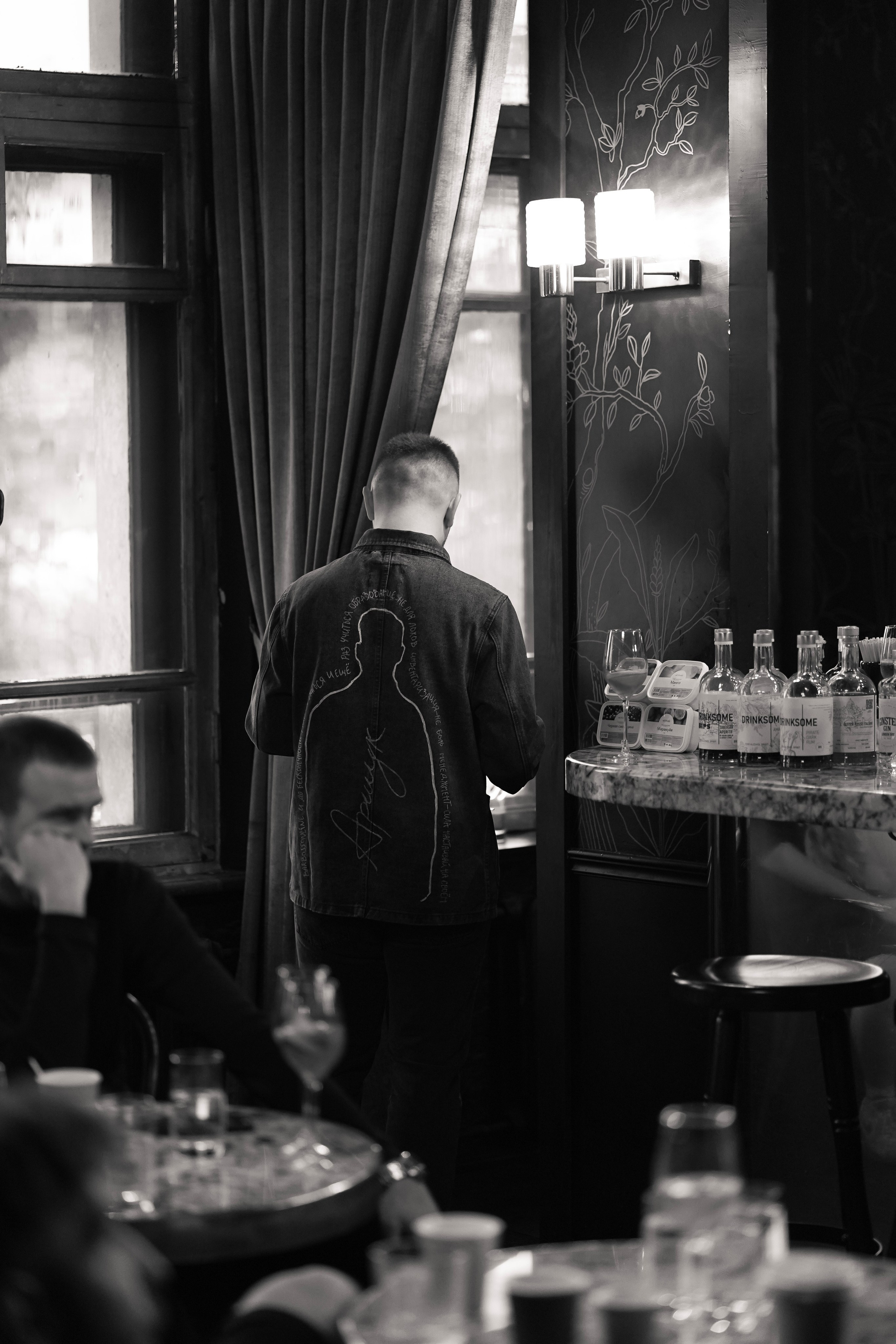 Bar Boss в «Детектив, где Вы?» (2024). Фотограф с психологическим образованием