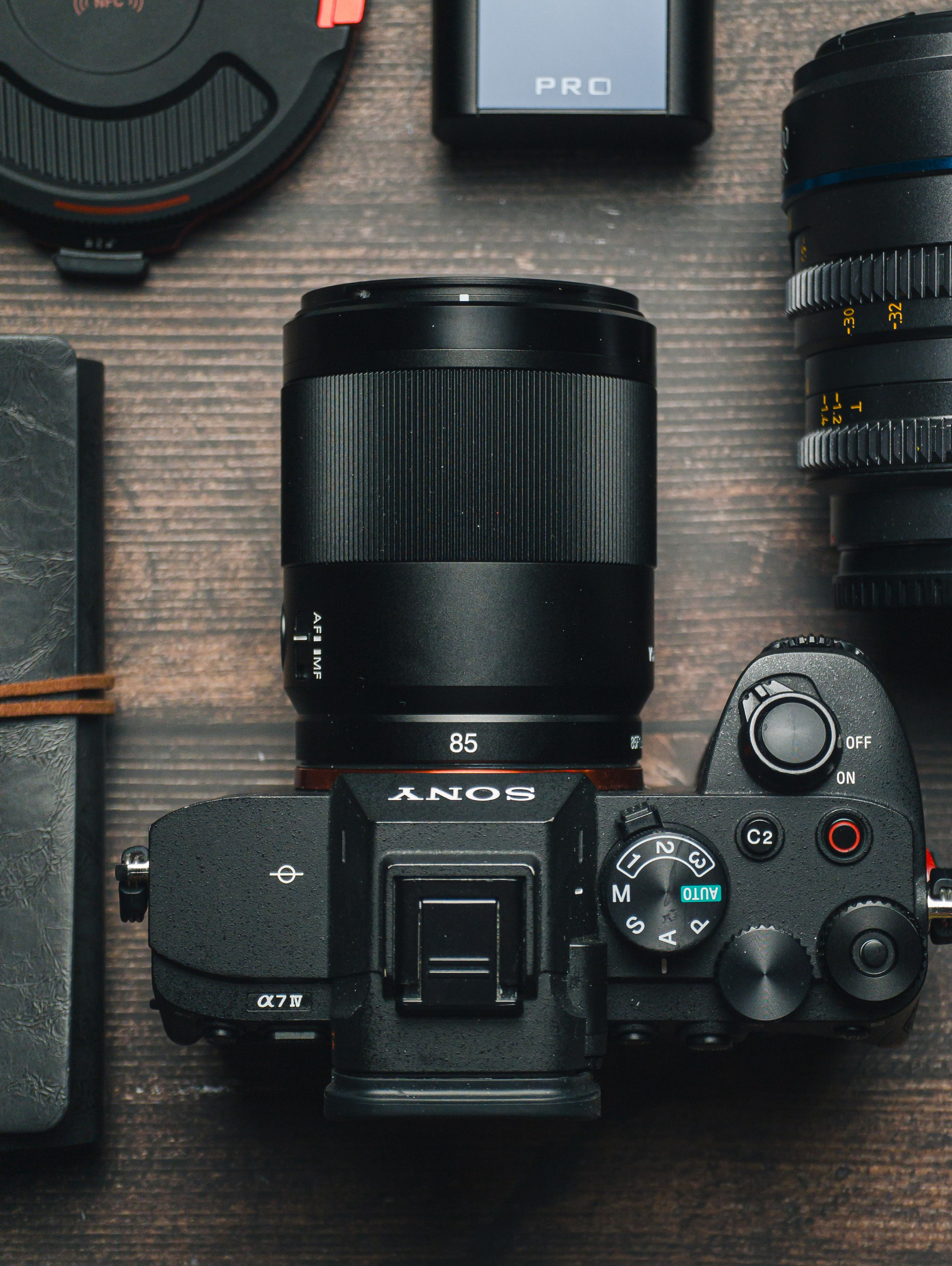 Комплект техники профессионального фотографа. Снято на смартфон XIaomi 17 Ultra