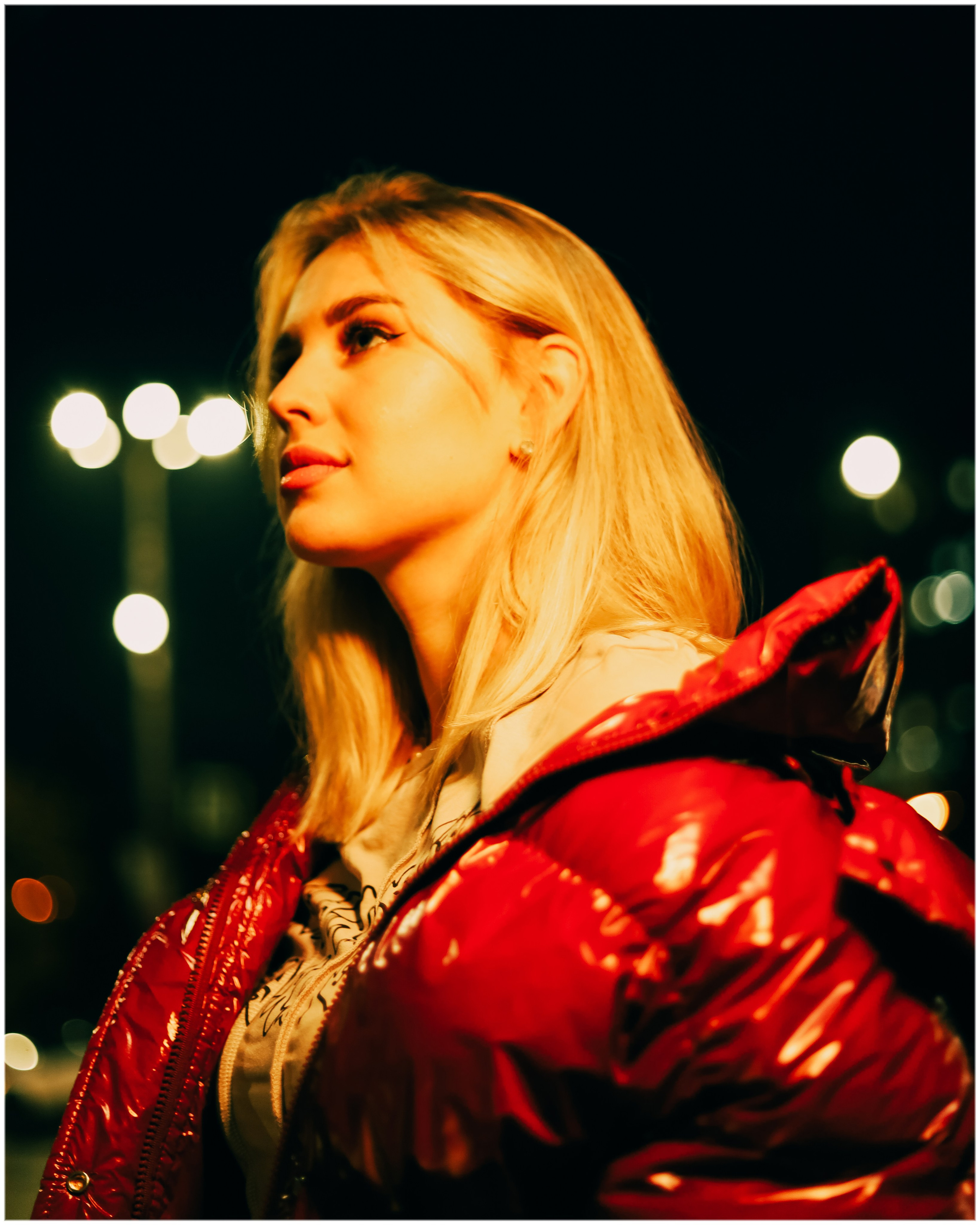 Ночные огни. Sun Betty — кинофотограф Элизабет