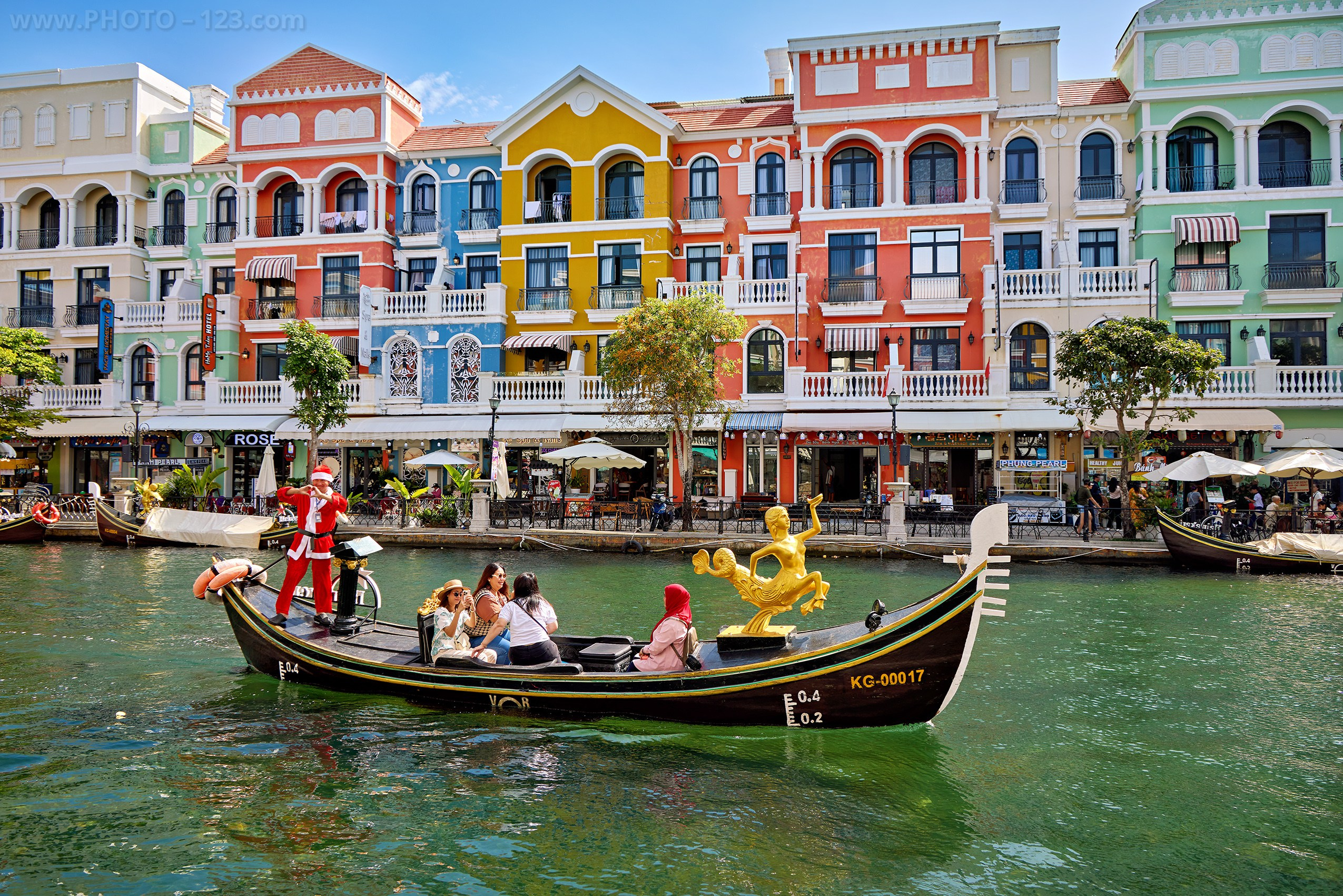 Grand World Phu Quoc Family Photography | Venice-Style Photoshoot. Photographer in Phu Quoc, Vietnam | Commercial & Lifestyle Photography