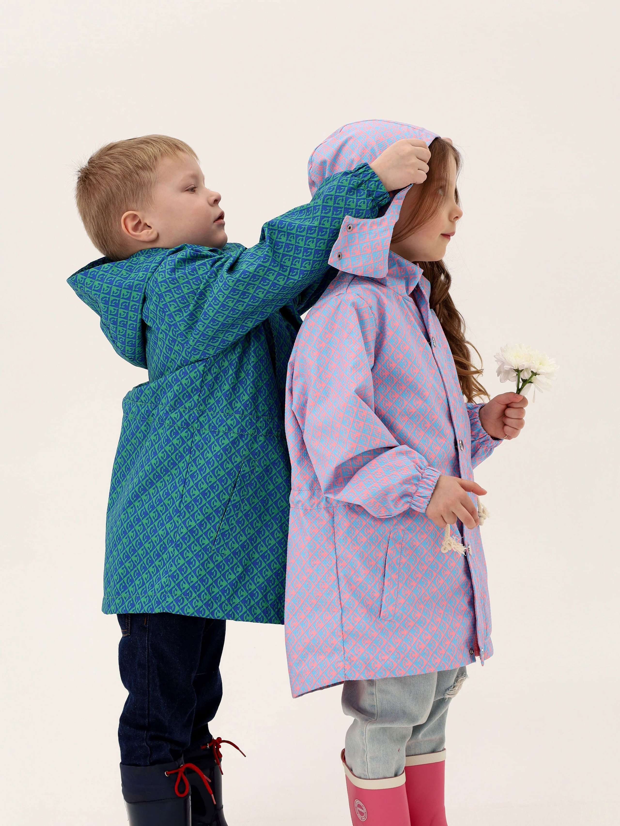 Предметная съемка детских товаров крупным планом, акцент на текстуре и деталях.