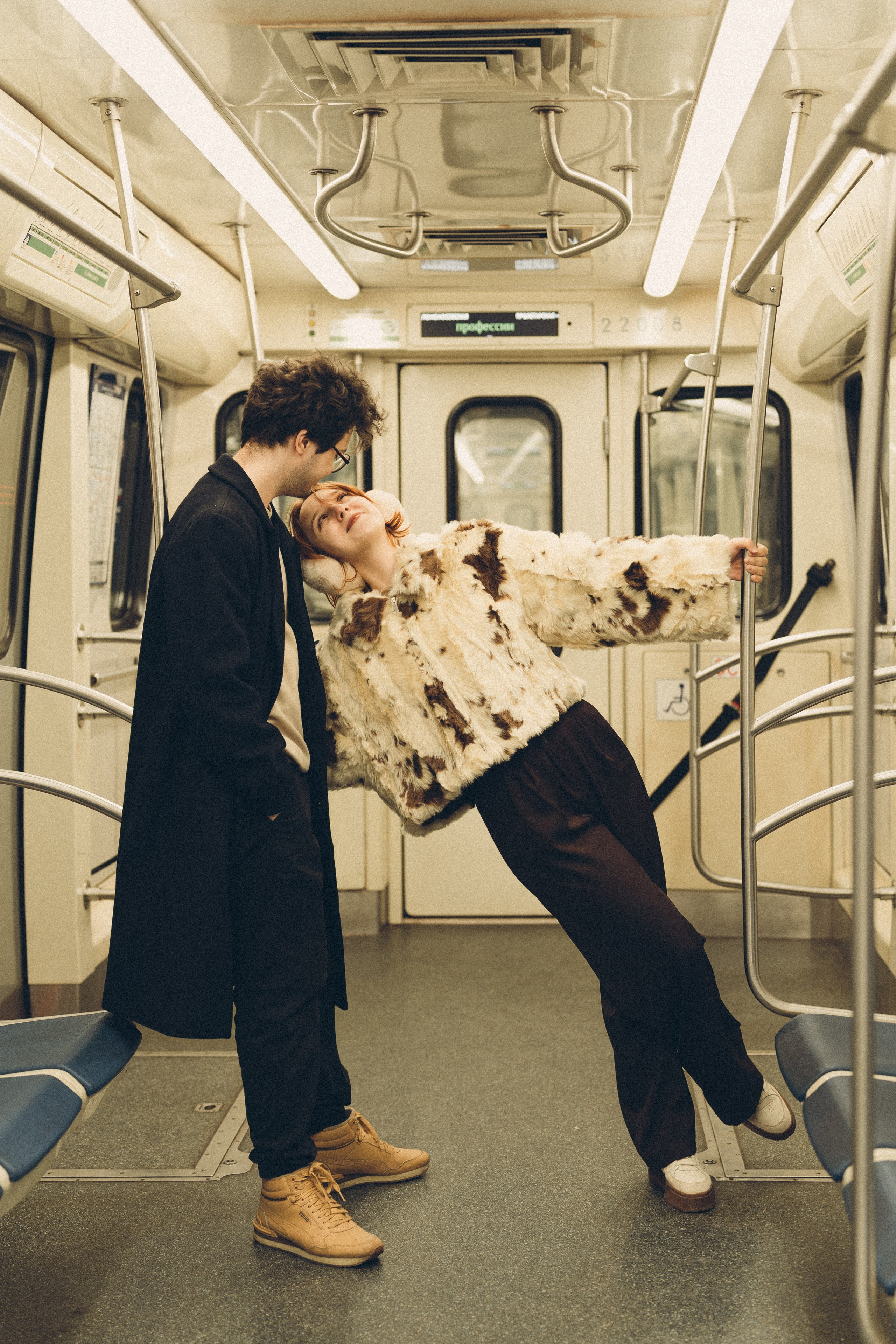 НОВОГОДНЯЯ ФОТОСЕСИИЯ ПАРЫ В МЕТРО ЛЮБОВЬ. Профессиональный фотограф, Санкт-Петербург — Виктория Богомолова