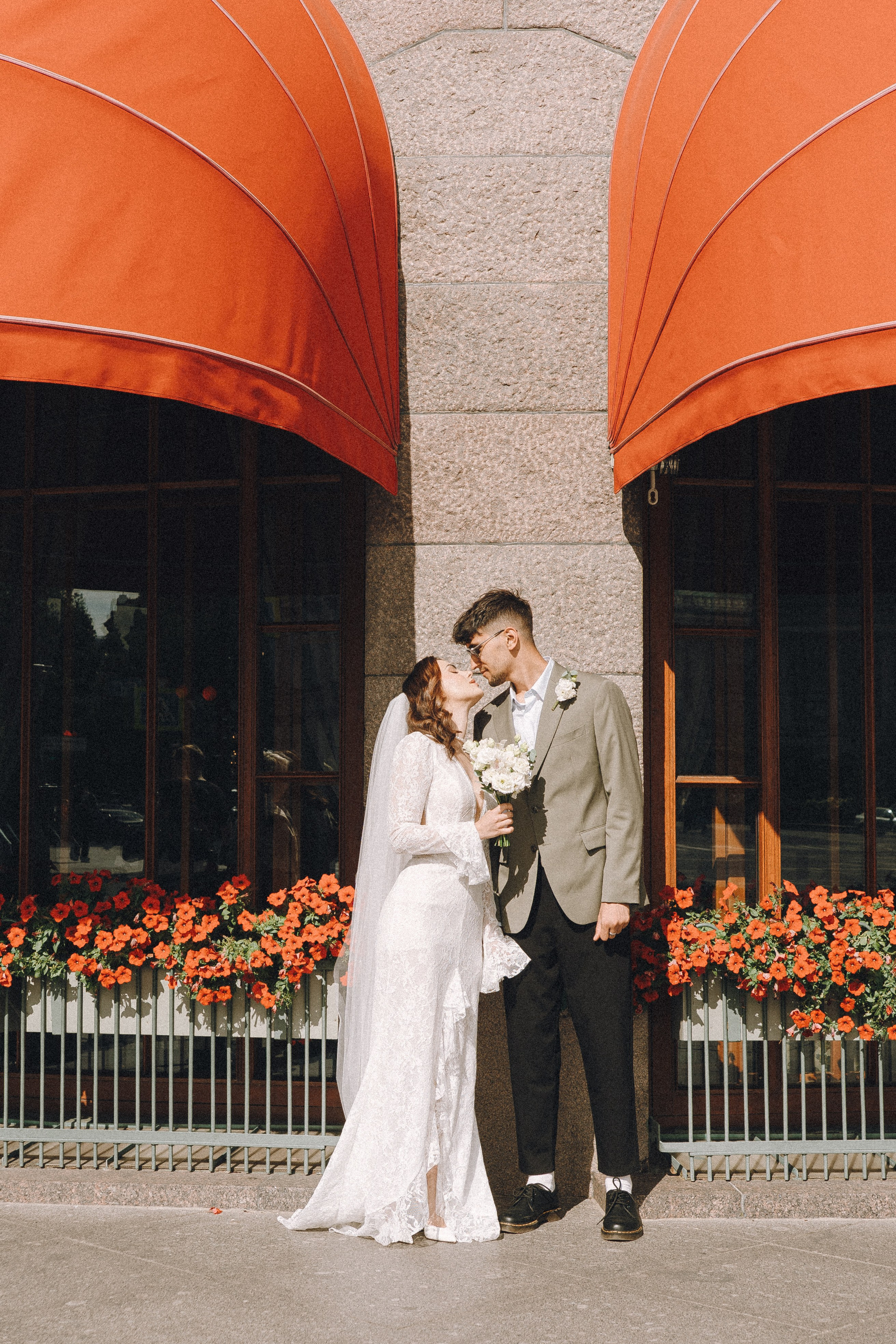 СВАДЕБНАЯ ПРОГУЛКА ВОЗЕ ИСАИКЕВСКОГО СОБОРА АСТОРИИ И ЗАКОНОДАЛЕТНОГО СОБРАНИЯ. Профессиональный фотограф, Санкт-Петербург — Виктория Богомолова