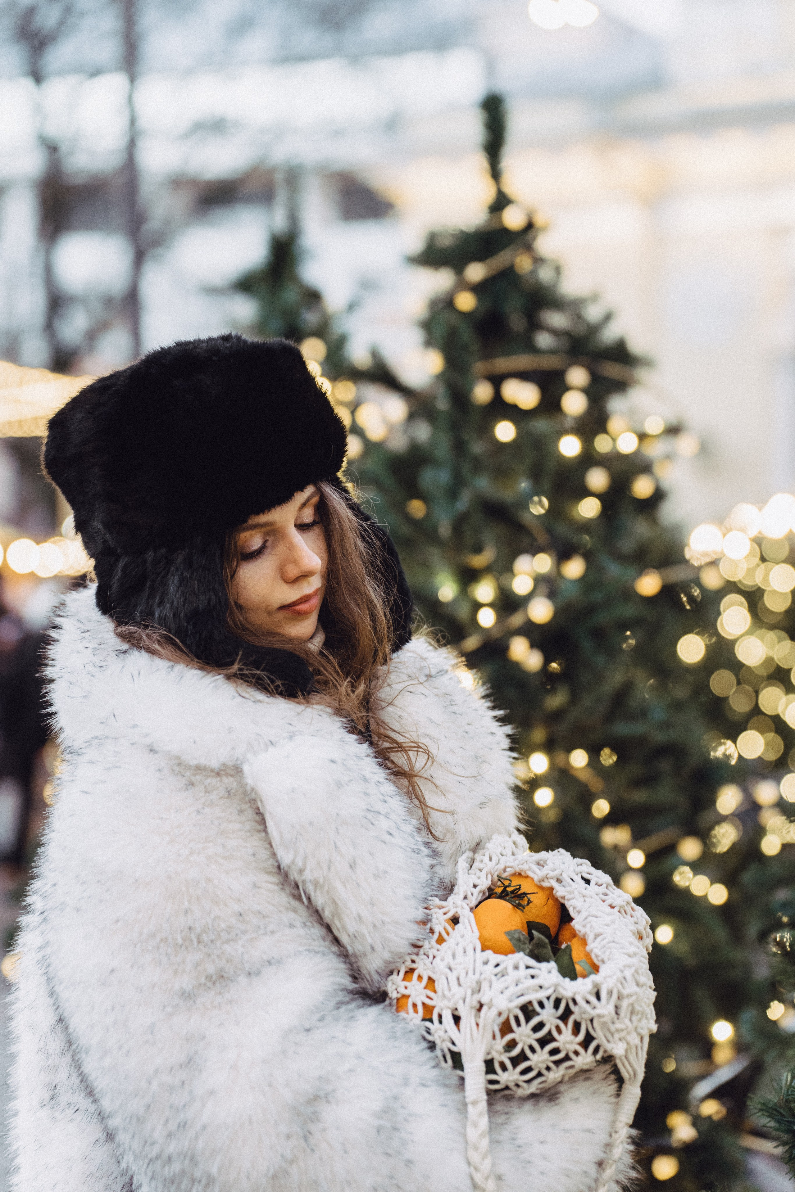 ПРОГУЛКА НА МАНЕЖНОЙ ПЛОЩАДИ ДЛЯ ДЕВУШКИ ПЕРЕД НОВЫМ ГОДОМ (НОВОГОДНЯЯ ФОТОСЕССИИЯ НА МАНЕЖНОЙ ПЛОЩАДИ). Профессиональный фотограф, Санкт-Петербург — Виктория Богомолова
