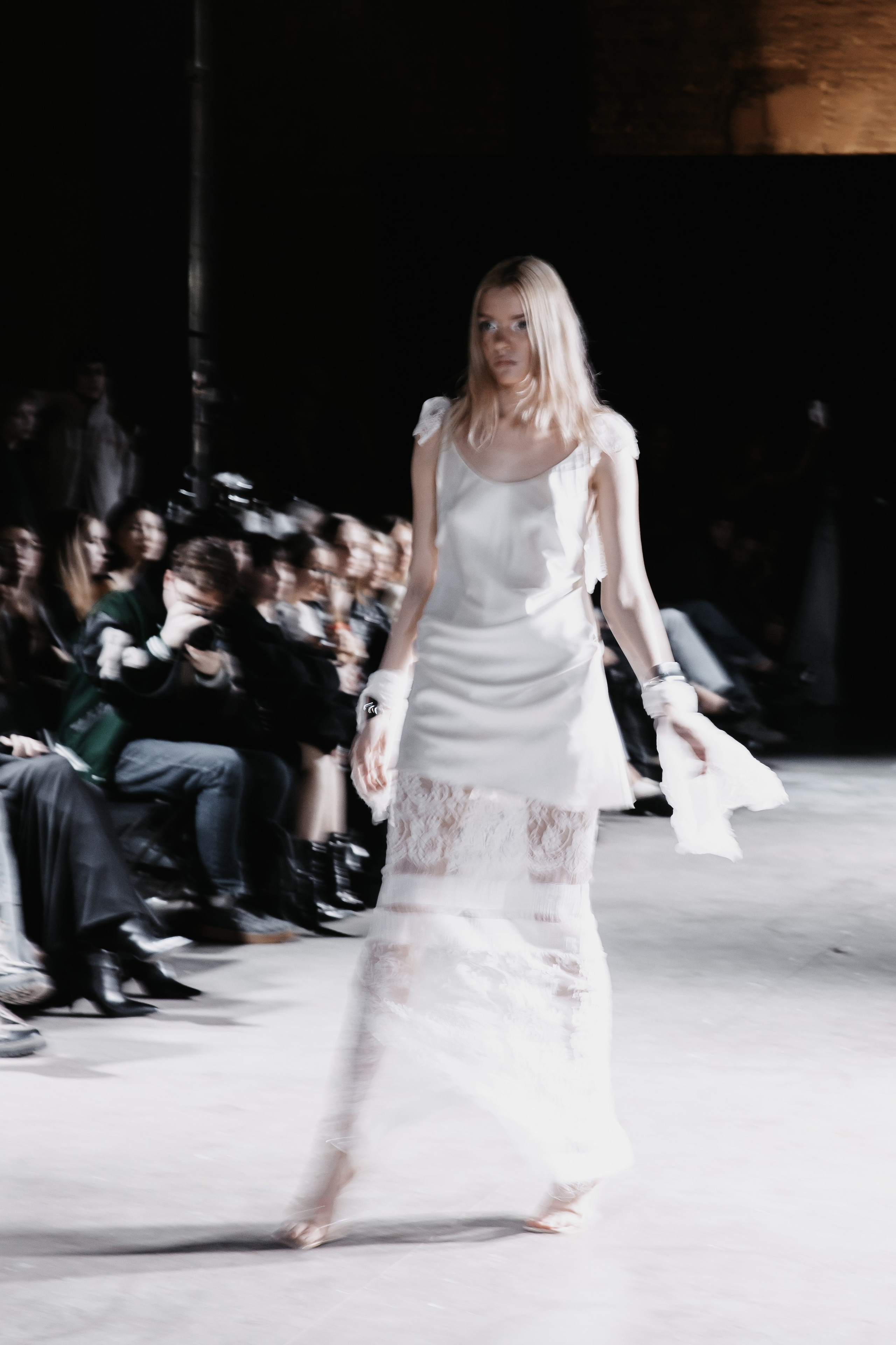 AUXI catwalk андеграунд показ-перфоманс. Фотограф в Санкт-Петербурге Вагнер Юлия