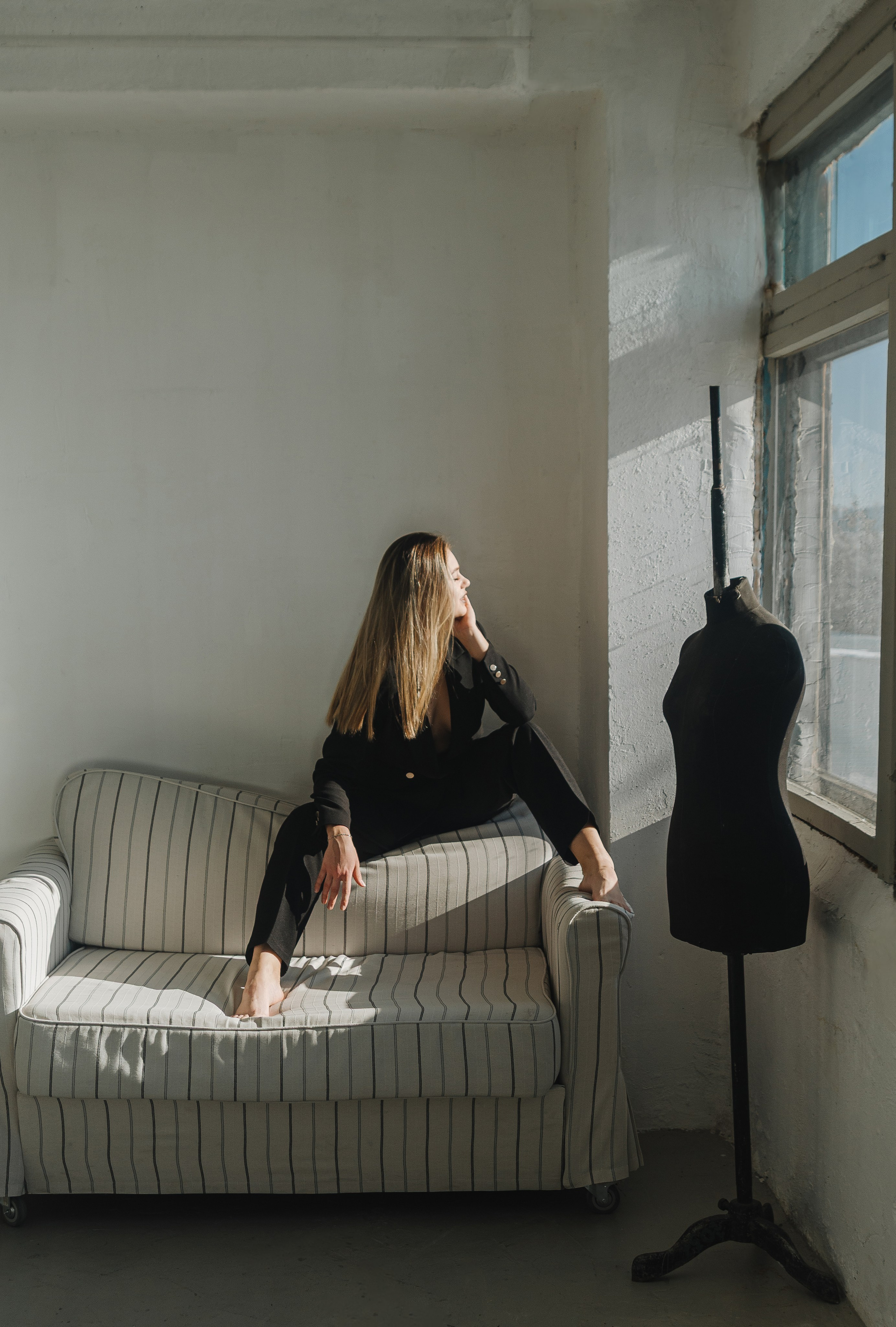 Женская фотосессия в стиле минимализм. Денисова Аля — фотограф для парных съемок и индивидуальных историй в Барнауле