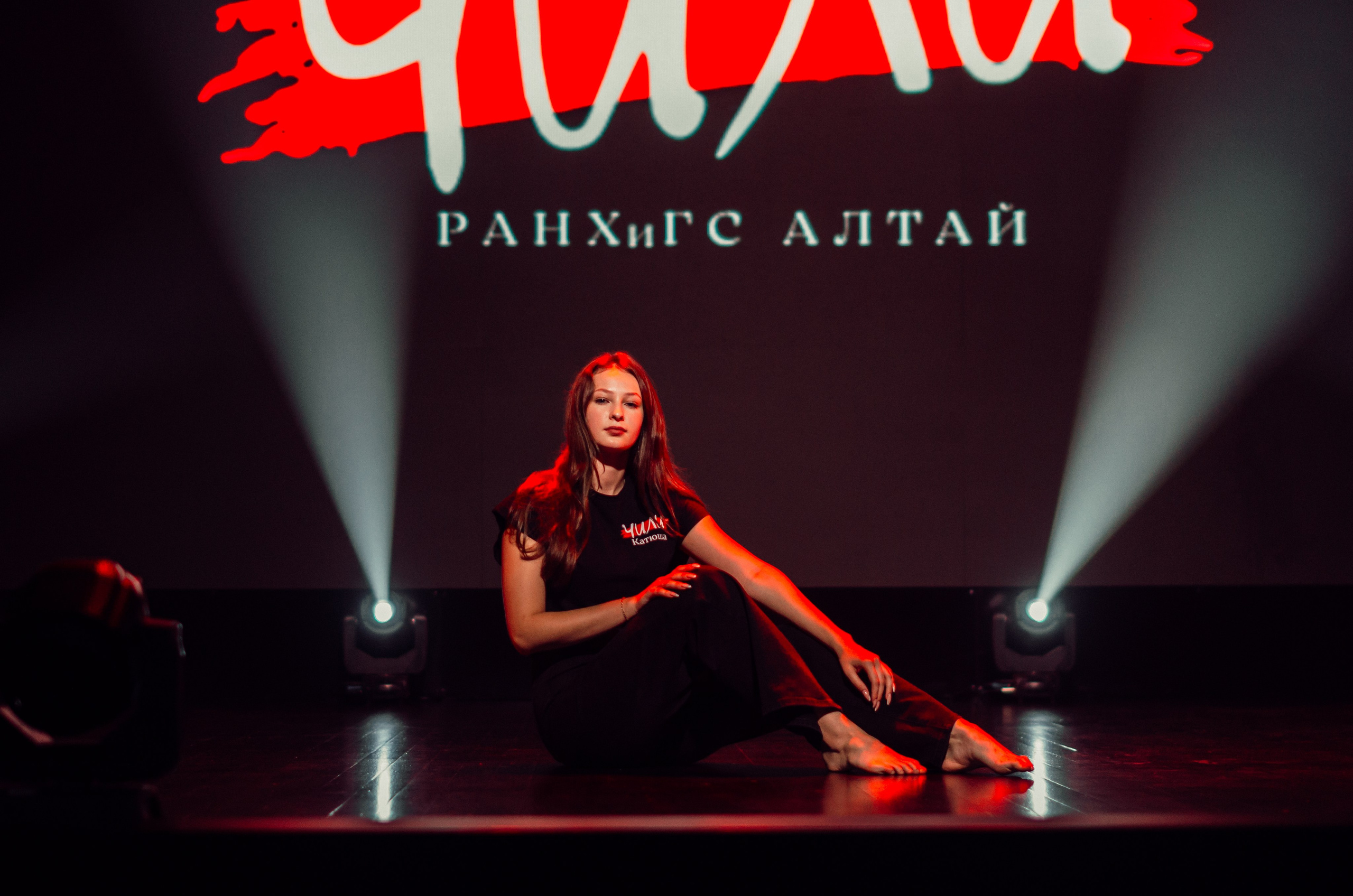 Групповая фотосъемка танцевального коллектива. Денисова Аля — фотограф для парных съемок и индивидуальных историй в Барнауле