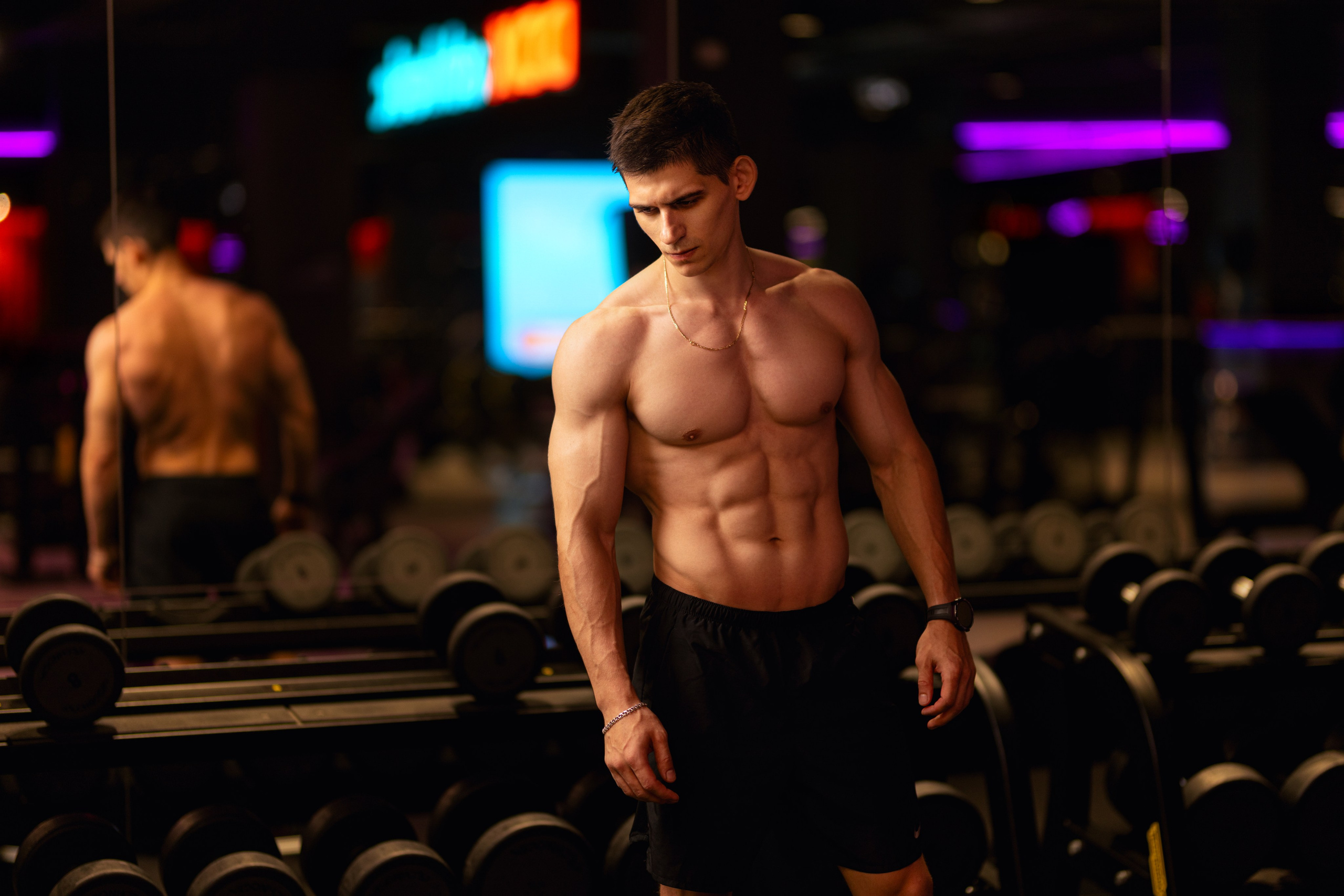 Фотосет в Владом в тренажерном зале для контента. Дмитрий Шульгин, портретный фотограф в Воронеже