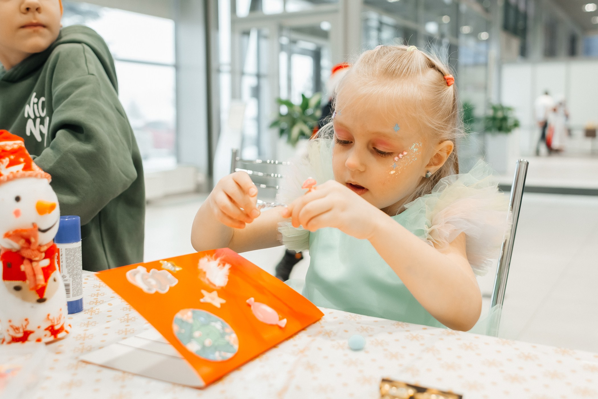 Детский мастер-класс в «Картель Авто» — «Студия чудес Алиса». Фотограф Кемерово | Сергей