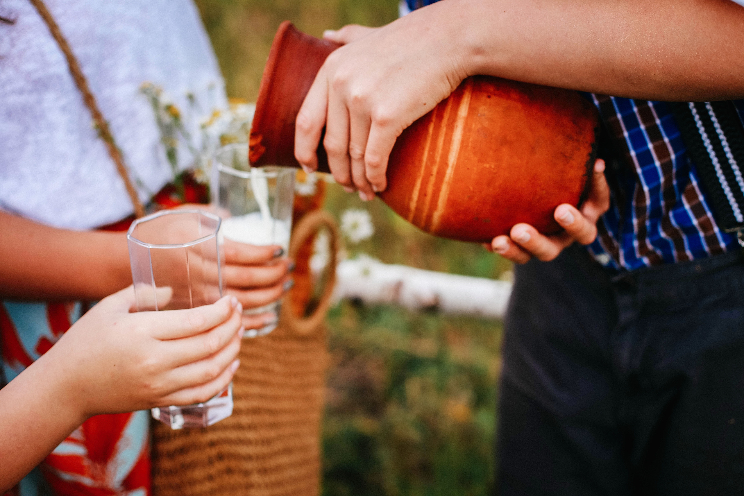 Кормление верблюдов. Семейная съемка. Иванова Ирина Свадебный и семейный фотограф г. Уфа