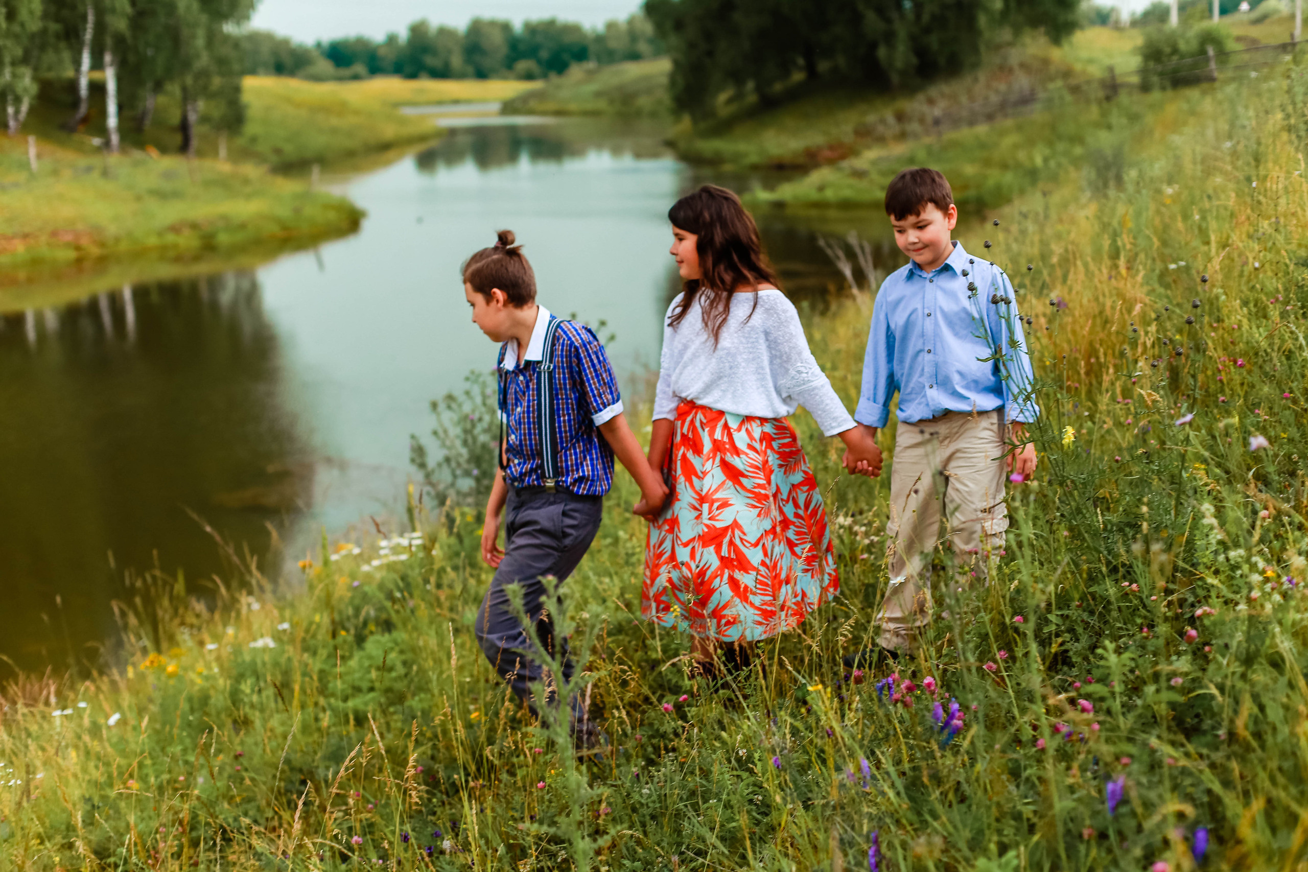 Кормление верблюдов. Семейная съемка. Иванова Ирина Свадебный и семейный фотограф г. Уфа