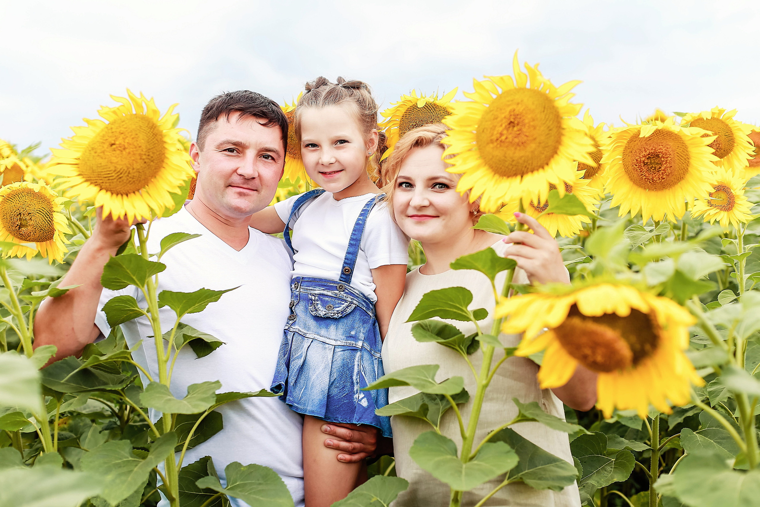 В подсолнухах и в поле пшеницы. В ожидании. Иванова Ирина Свадебный и семейный фотограф г. Уфа