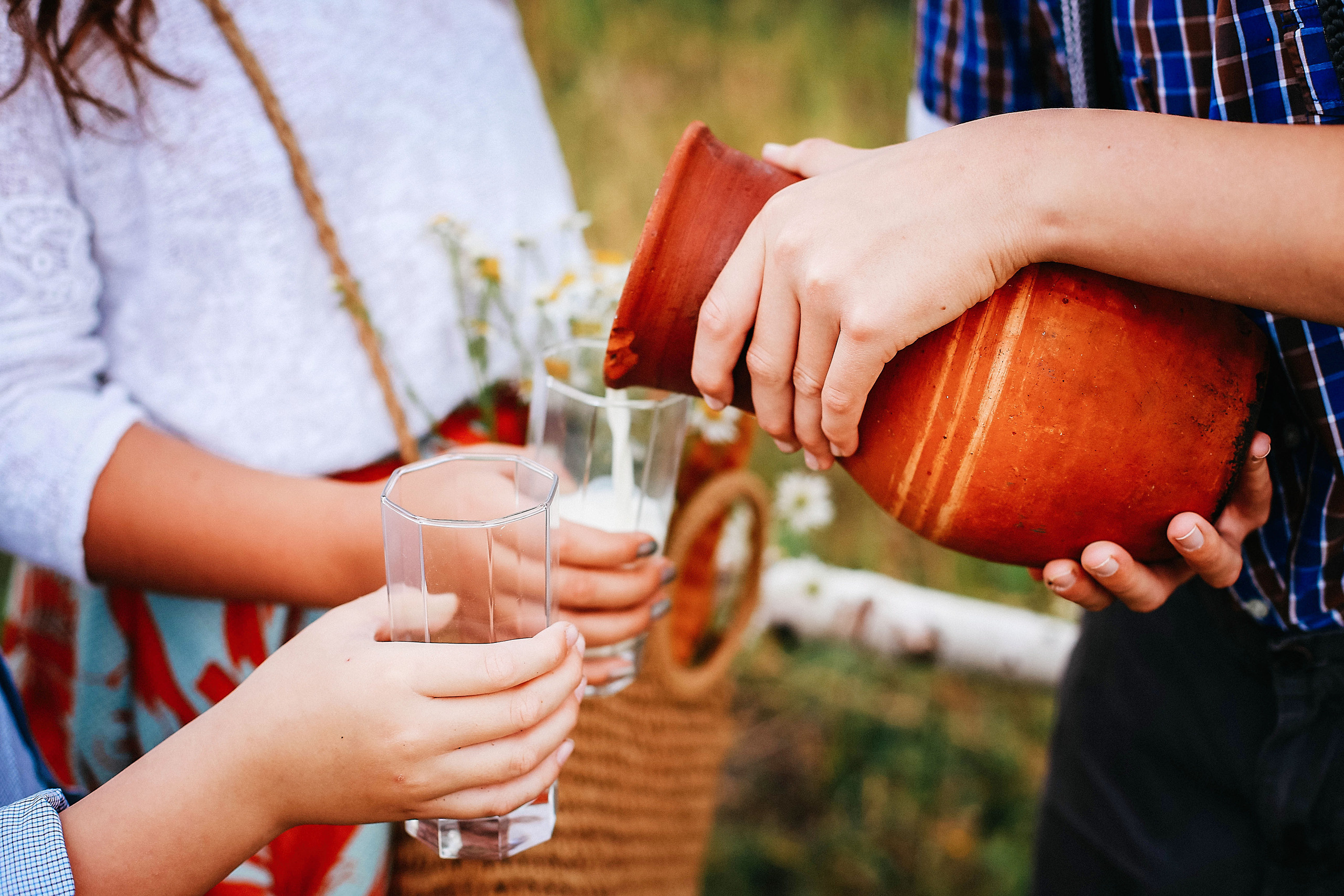 Кормление верблюдов. Семейная съемка. Иванова Ирина Свадебный и семейный фотограф г. Уфа