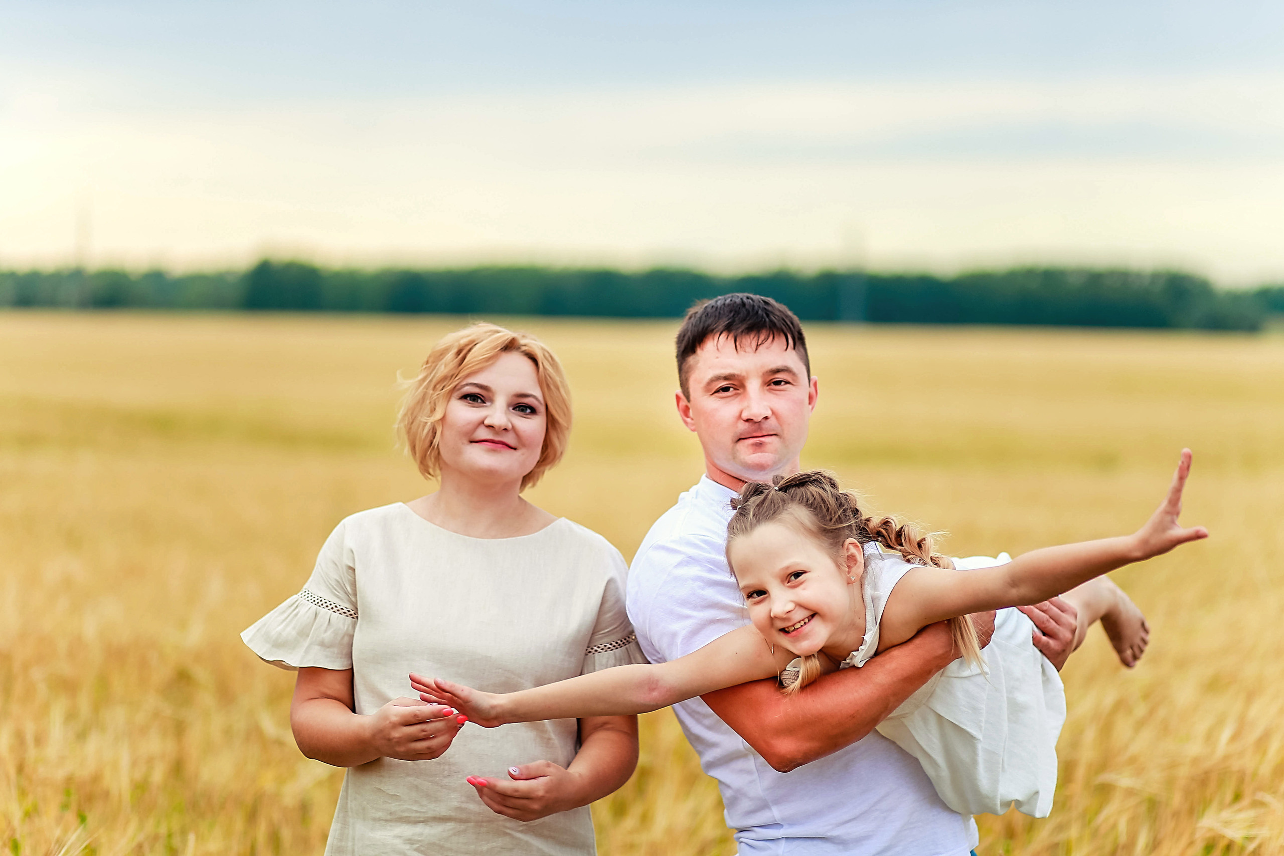 В подсолнухах и в поле пшеницы. В ожидании. Иванова Ирина Свадебный и семейный фотограф г. Уфа