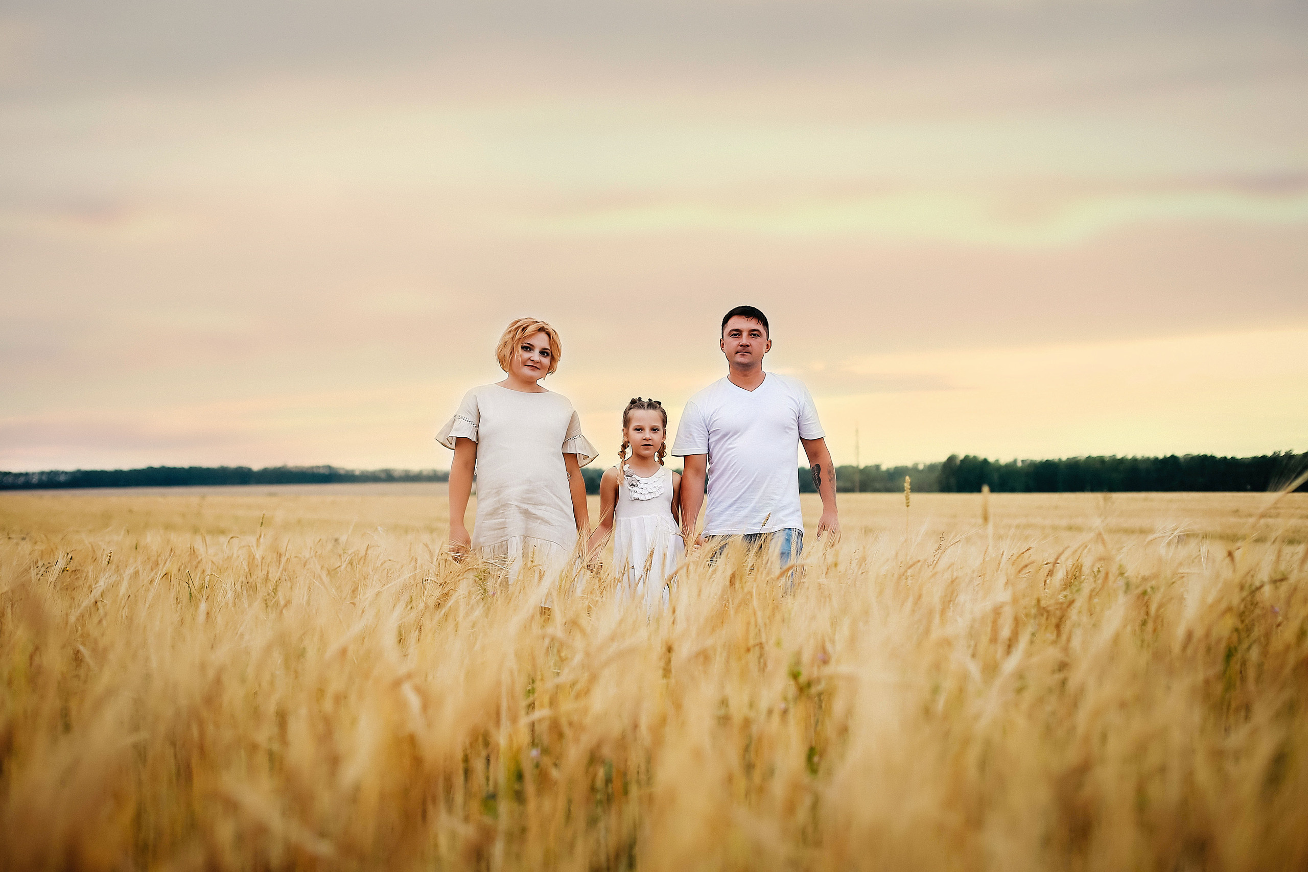 В подсолнухах и в поле пшеницы. В ожидании. Иванова Ирина Свадебный и семейный фотограф г. Уфа