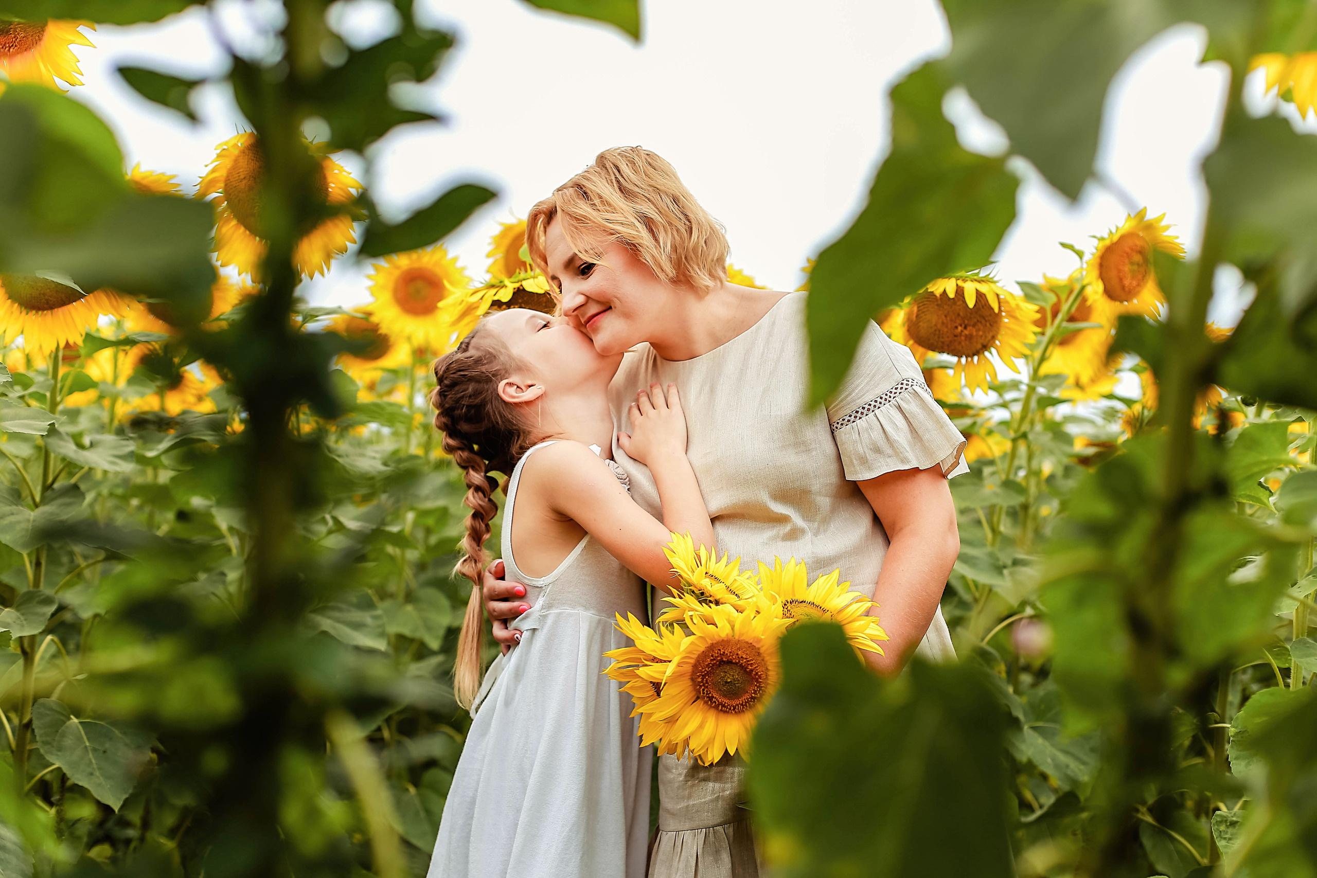 В подсолнухах и в поле пшеницы. В ожидании. Иванова Ирина Свадебный и семейный фотограф г. Уфа