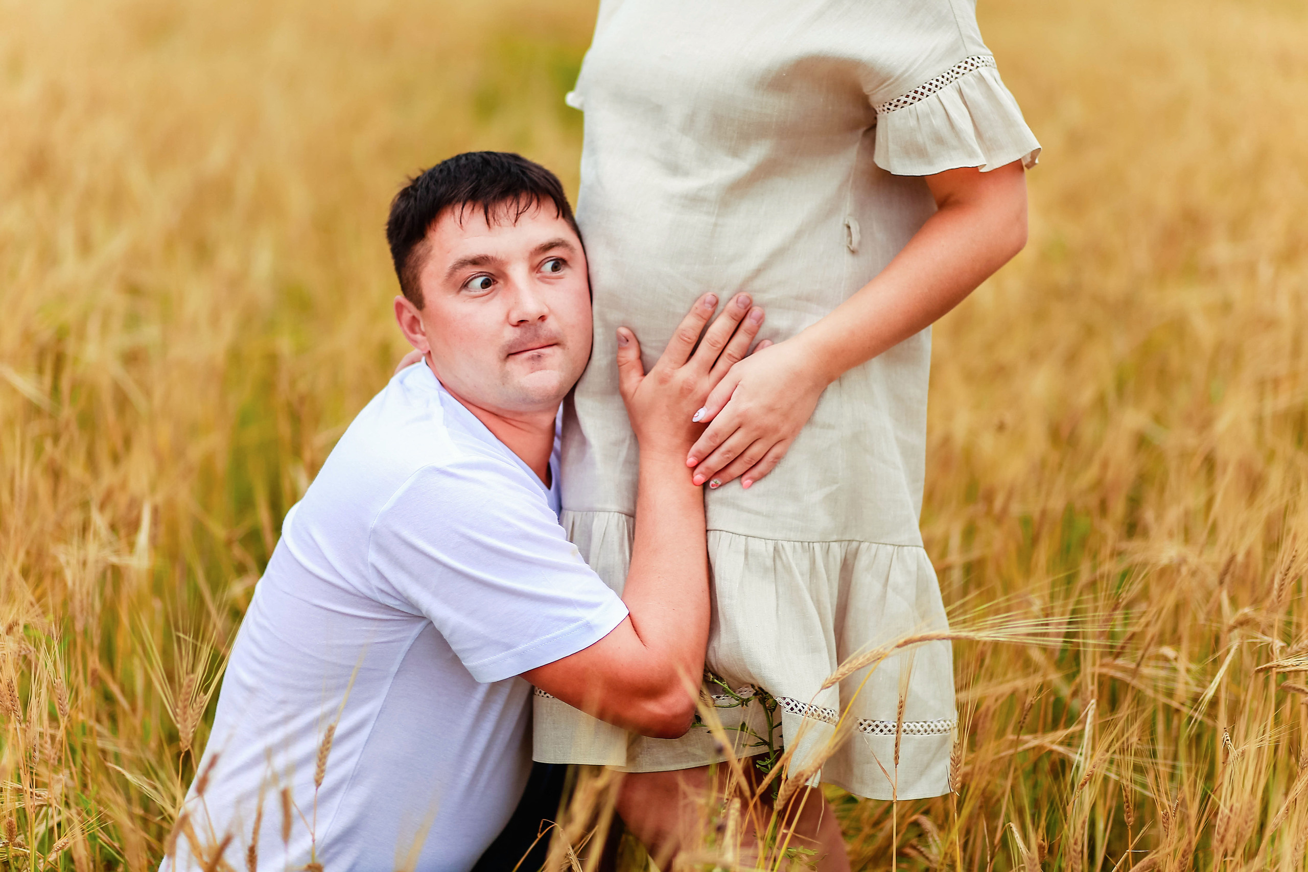 В подсолнухах и в поле пшеницы. В ожидании. Иванова Ирина Свадебный и семейный фотограф г. Уфа