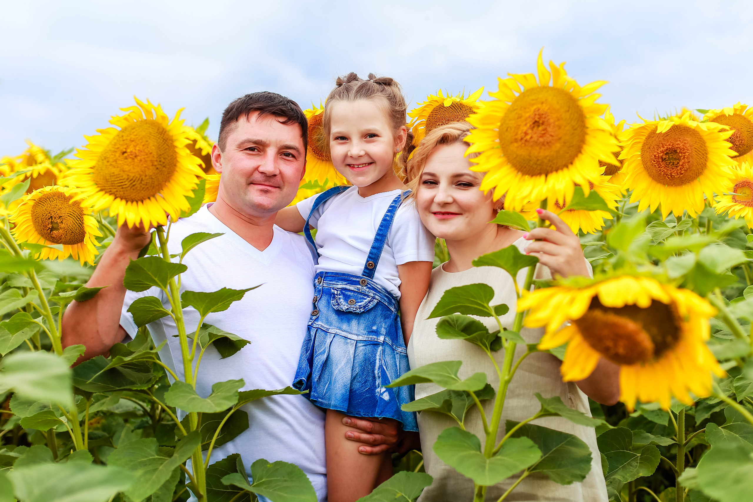 В подсолнухах и в поле пшеницы. В ожидании. Иванова Ирина Свадебный и семейный фотограф г. Уфа